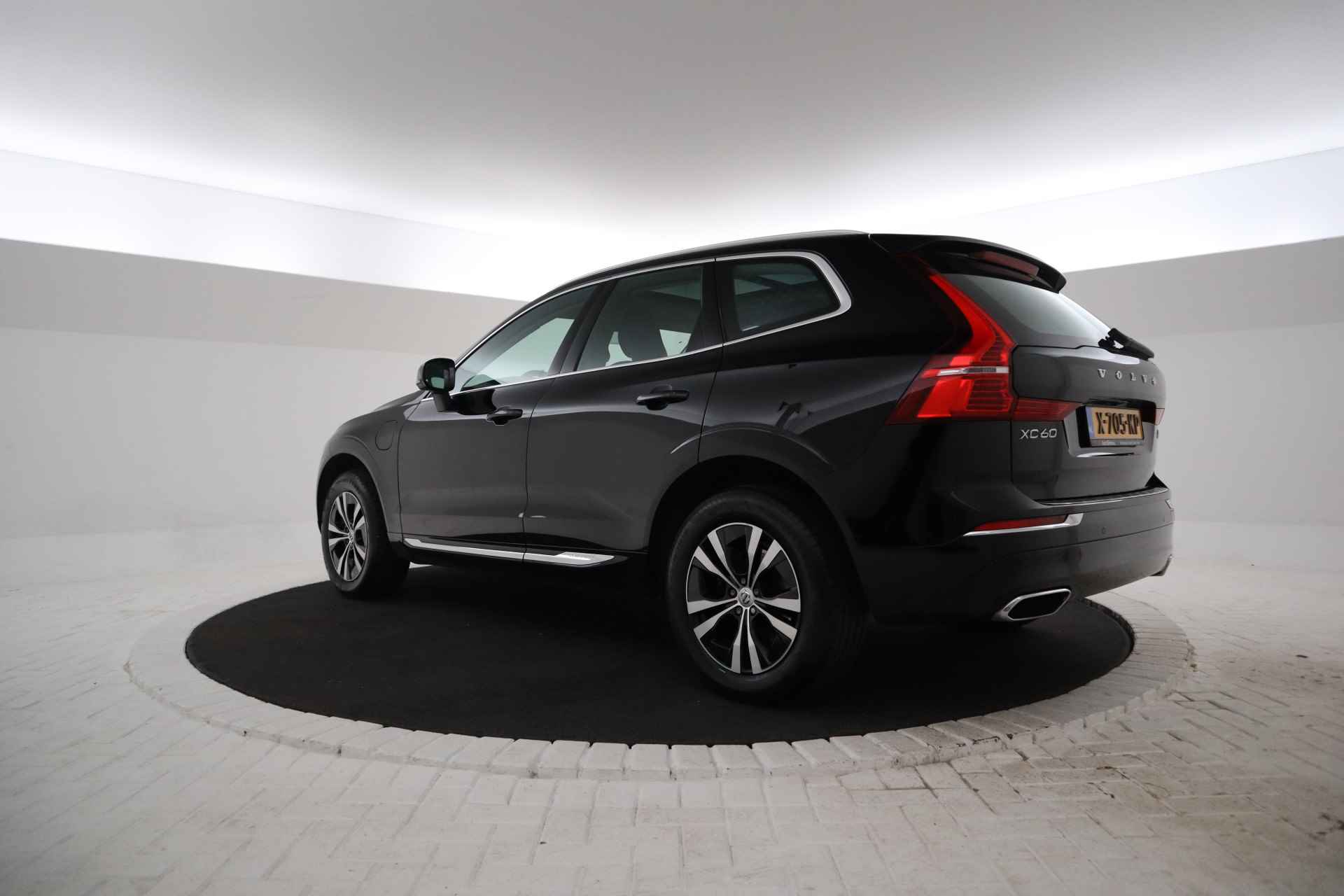 Volvo XC60 2.0 Recharge T6 AWD Inscription Expression Navigatie, Panorama, Leer, Climate, - 4/38