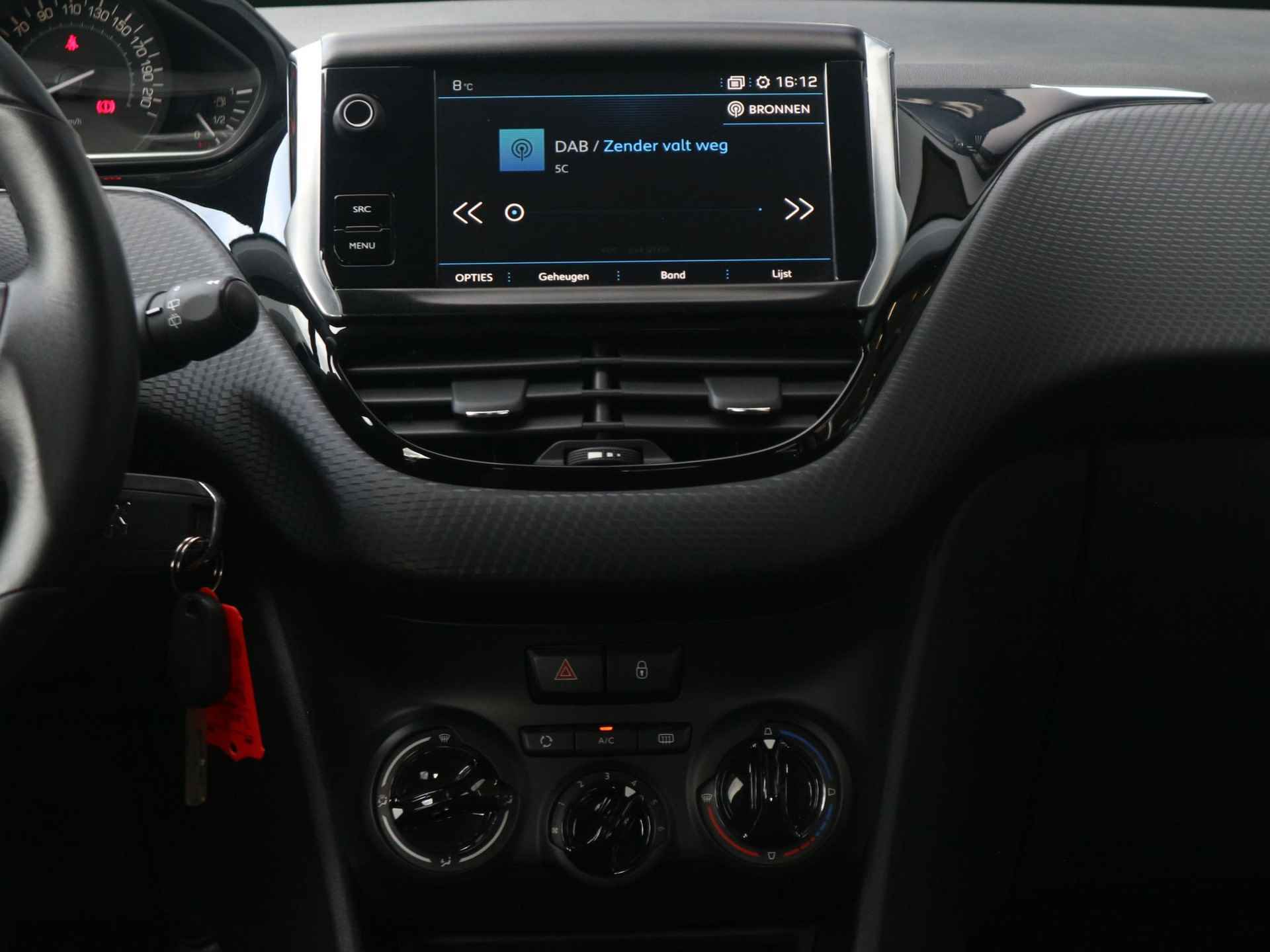 Peugeot 2008 1.2 110 PK  Blue Lion Navigatie | Trekhaak | Apple CarPlay | Cruise Control - 14/44