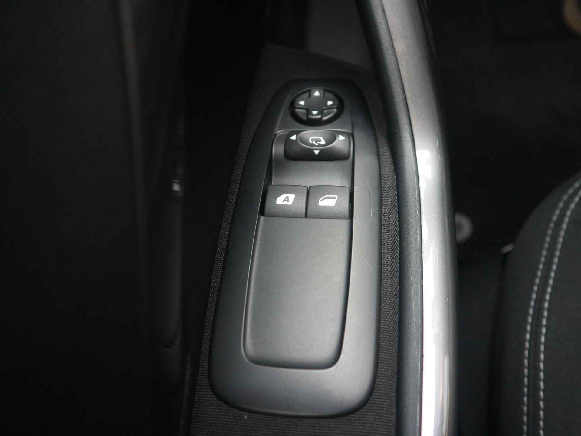 Peugeot 2008 1.2 110 PK  Blue Lion Navigatie | Trekhaak | Apple CarPlay | Cruise Control - 18/44