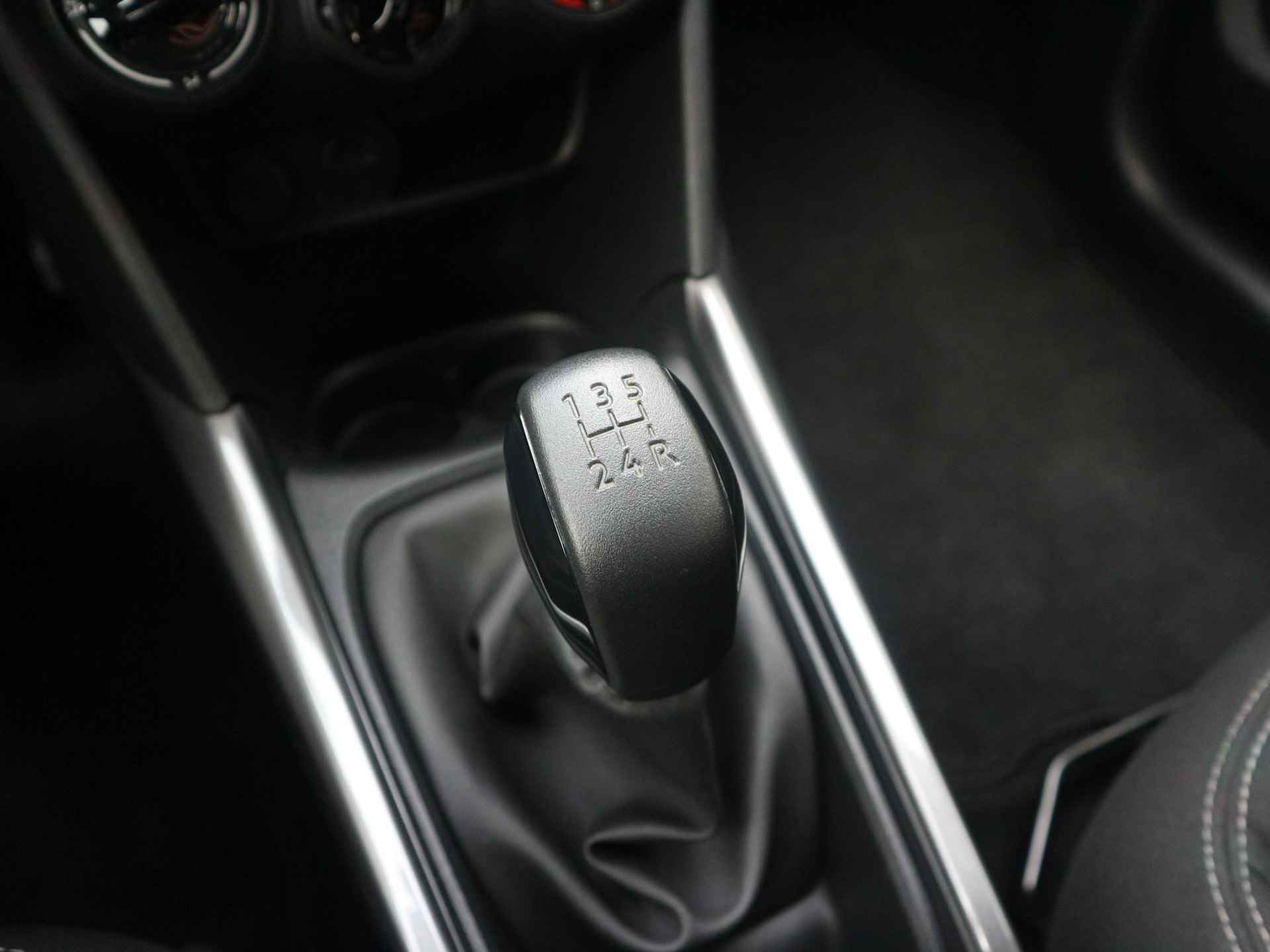 Peugeot 2008 1.2 110 PK  Blue Lion Navigatie | Trekhaak | Apple CarPlay | Cruise Control - 22/44