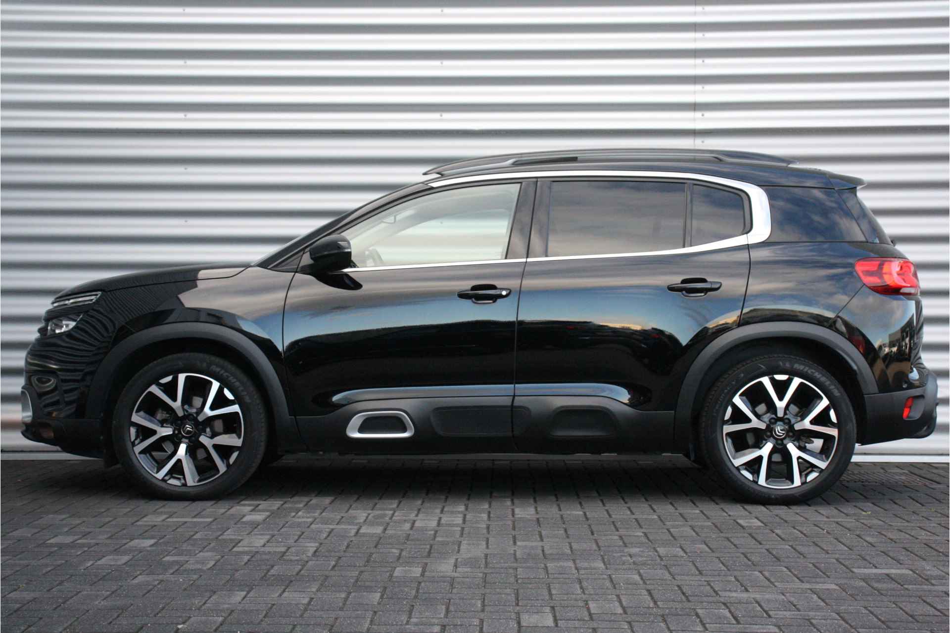 Citroën C5 Aircross 1.2 PURETECH 130PK SHINE AUTOMAAT / NAVI / LEDER / CLIMA / LED / PDC / 19" LMV / CAMERA / PANO. DAK / ADAPT. CRUISECONTROL / 1E - 2/47