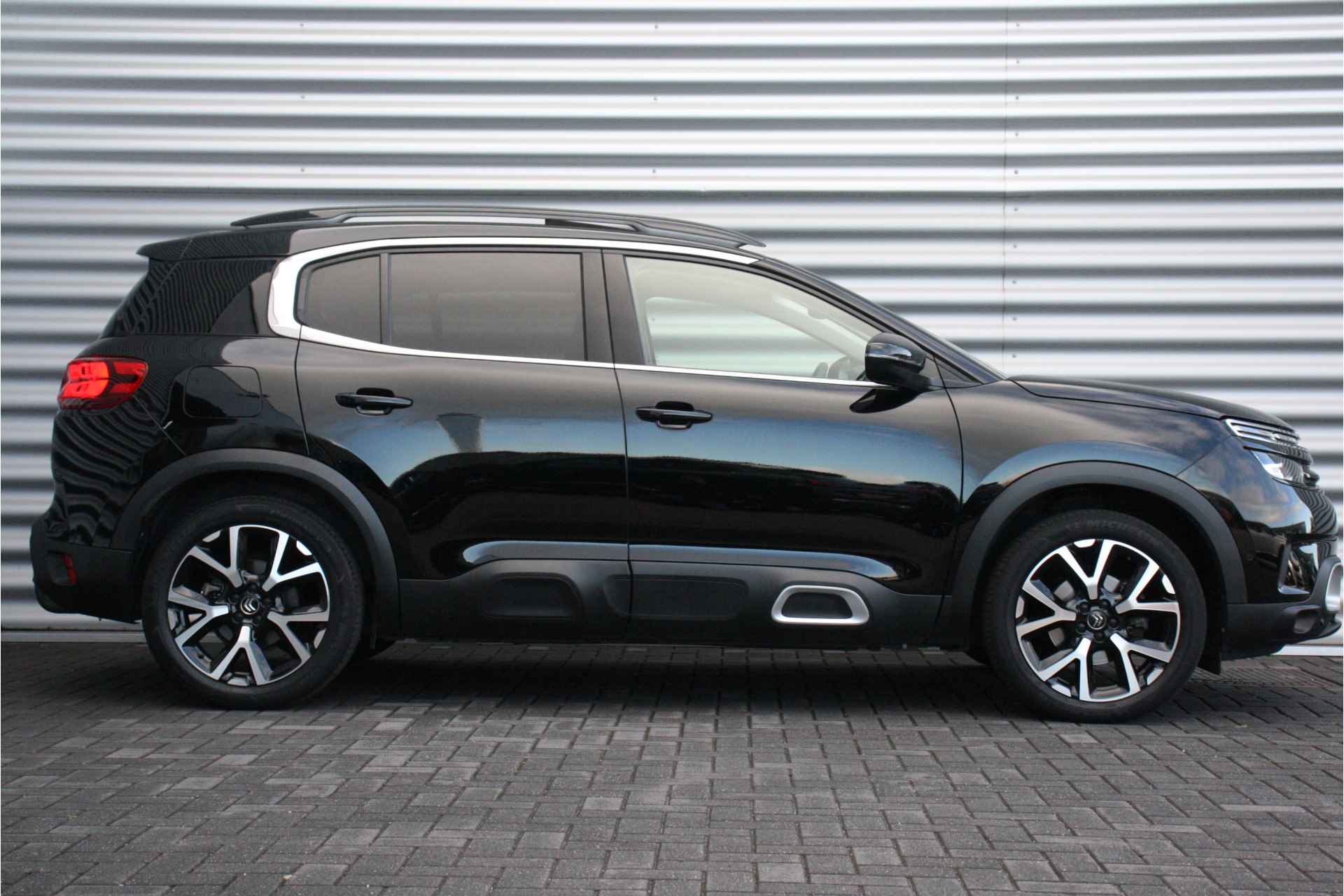 Citroën C5 Aircross 1.2 PURETECH 130PK SHINE AUTOMAAT / NAVI / LEDER / CLIMA / LED / PDC / 19" LMV / CAMERA / PANO. DAK / ADAPT. CRUISECONTROL / 1E - 3/47