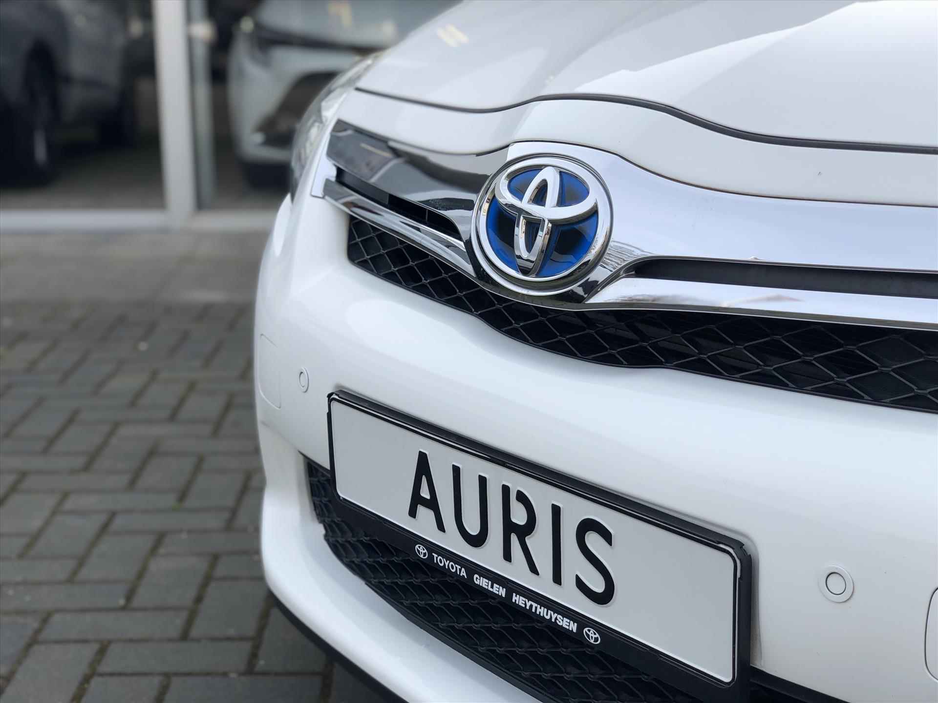 Toyota Auris 1.8 Hybrid Dynamic | Navigatie, Trekhaak, Cruise control, Parkeercamera, Stuurbediening, Parkeersensoren - 9/32