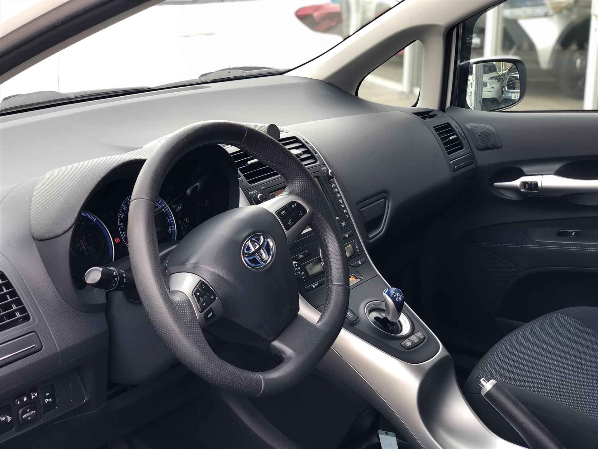 Toyota Auris 1.8 Hybrid Dynamic | Navigatie, Trekhaak, Cruise control, Parkeercamera, Stuurbediening, Parkeersensoren - 14/32