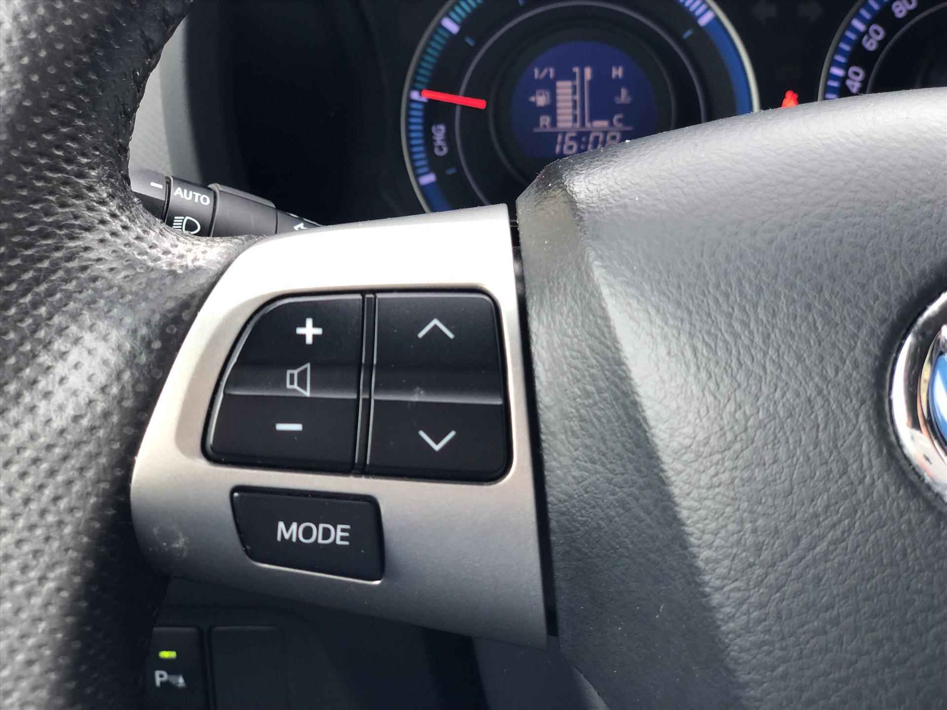 Toyota Auris 1.8 Hybrid Dynamic | Navigatie, Trekhaak, Cruise control, Parkeercamera, Stuurbediening, Parkeersensoren - 21/32