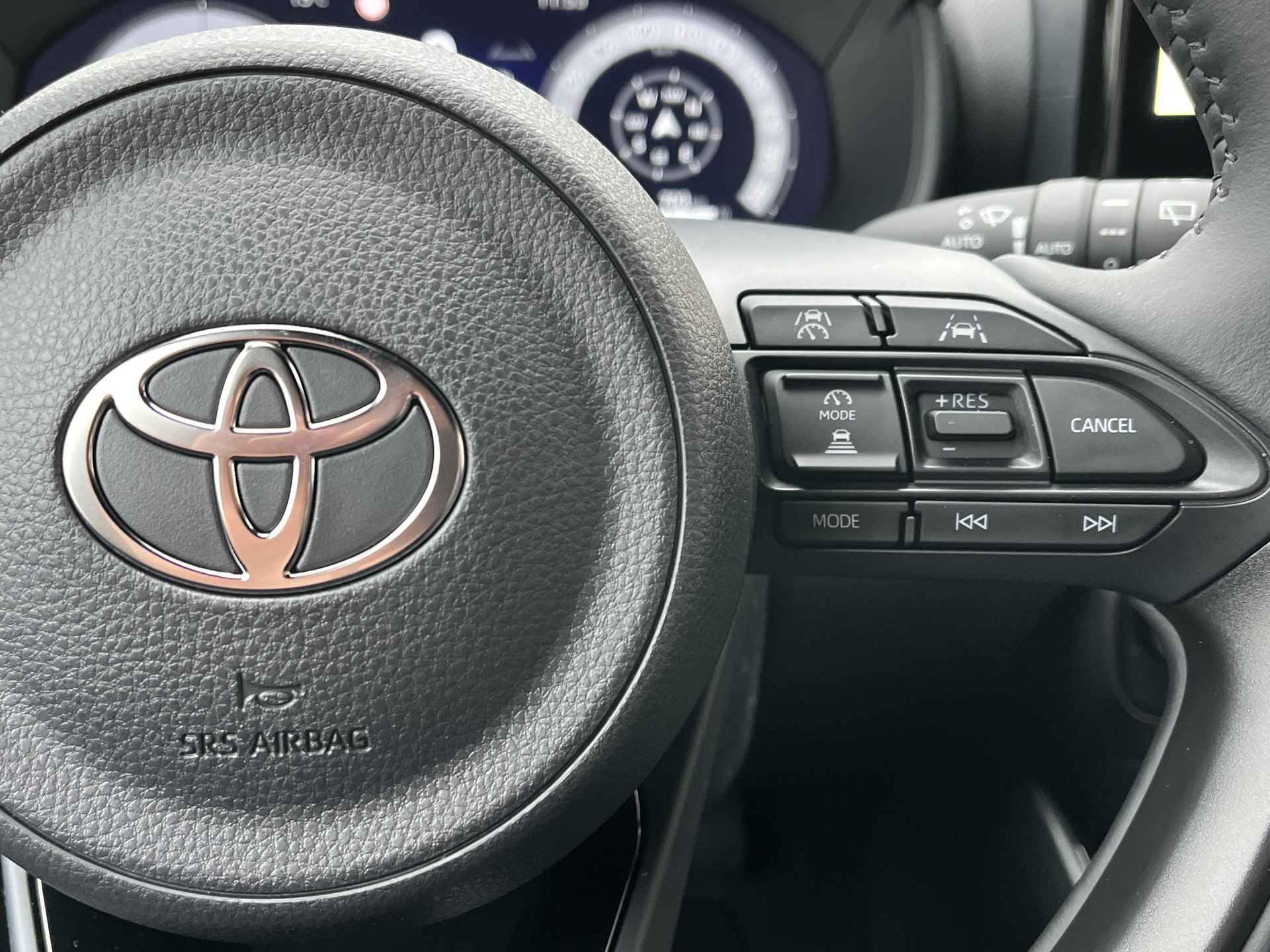 Toyota Yaris Hybrid 130 Launch Edition | Demonstratie auto | 130PK Hybrid | Neptune blue metallic met zwart dak | - 19/26