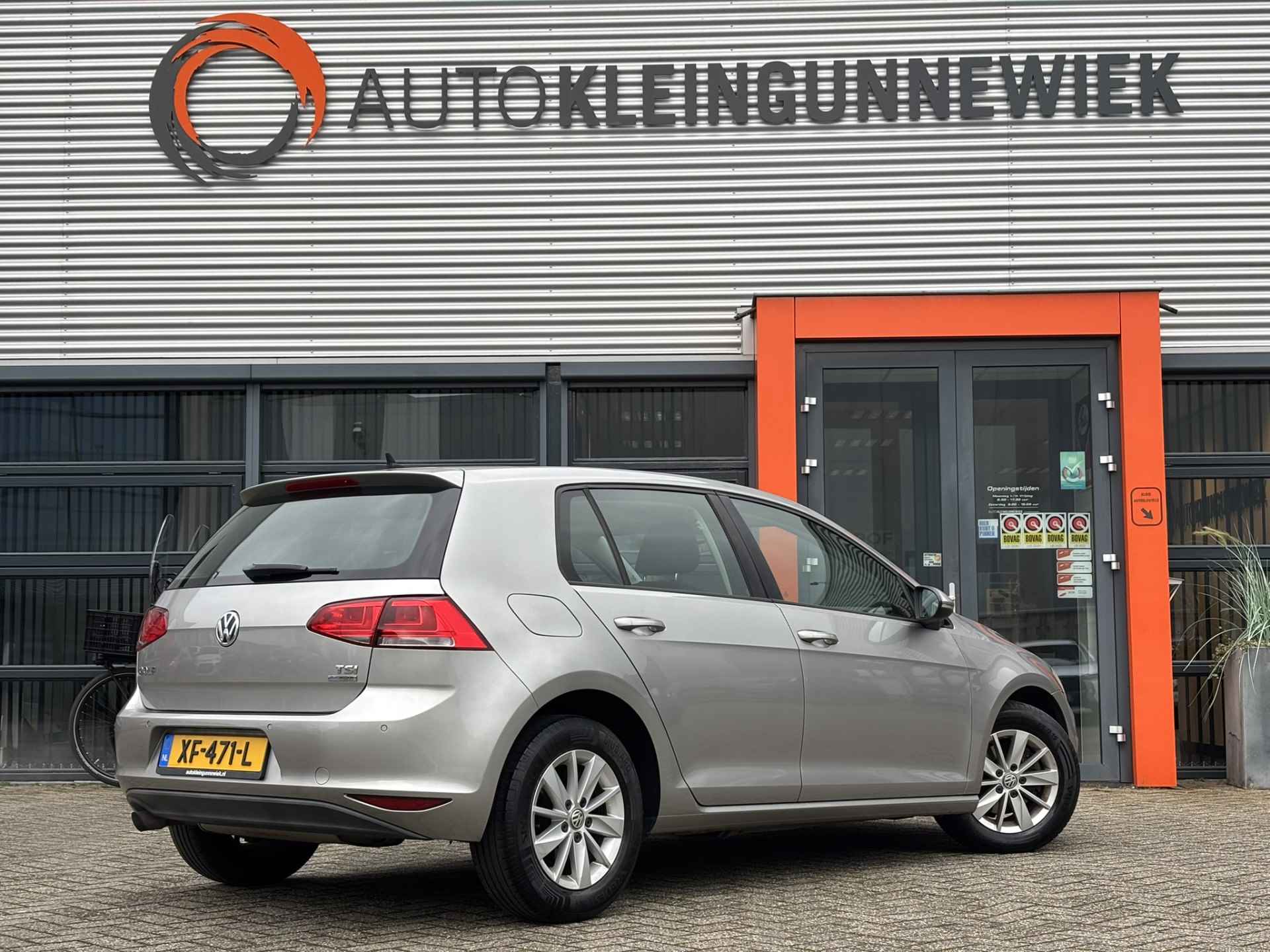 Volkswagen Golf 1.2 TSI Highline / Navi / Cruise Control Adaptief / Parkeersensoren Voor + Achter / - 4/34