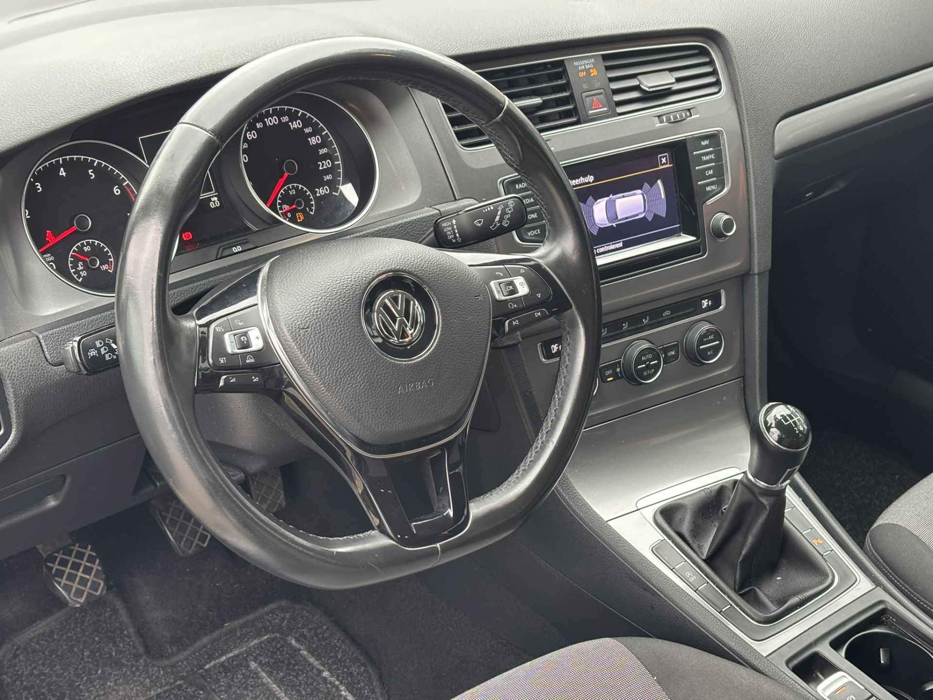 Volkswagen Golf 1.2 TSI Highline / Navi / Cruise Control Adaptief / Parkeersensoren Voor + Achter / - 6/34