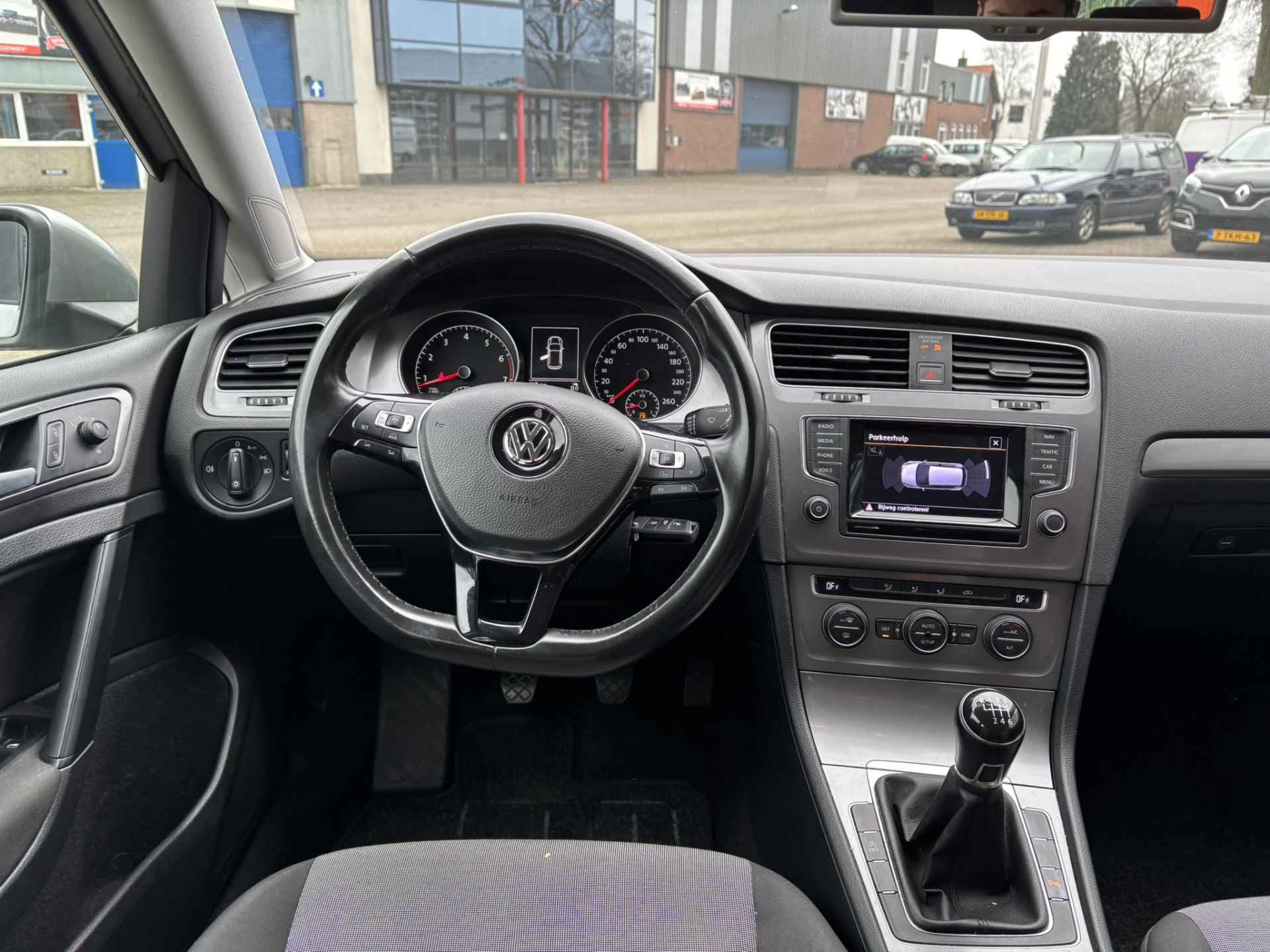 Volkswagen Golf 1.2 TSI Highline / Navi / Cruise Control Adaptief / Parkeersensoren Voor + Achter / - 8/34