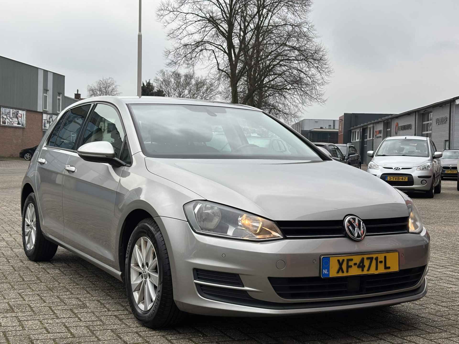 Volkswagen Golf 1.2 TSI Highline / Navi / Cruise Control Adaptief / Parkeersensoren Voor + Achter / - 22/34