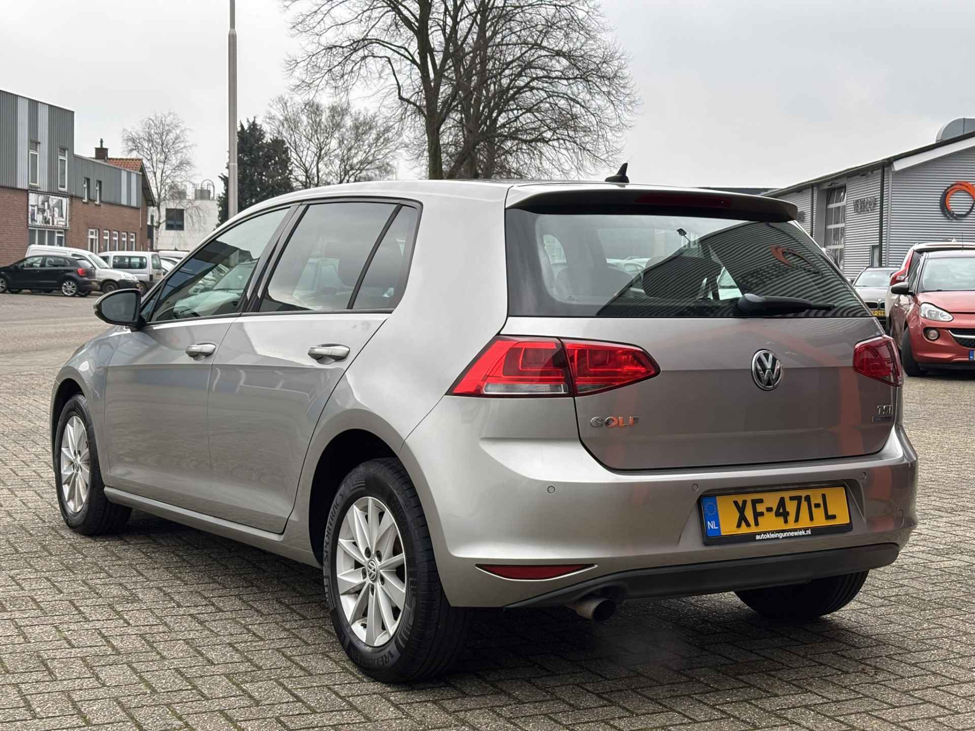 Volkswagen Golf 1.2 TSI Highline / Navi / Cruise Control Adaptief / Parkeersensoren Voor + Achter / - 23/34