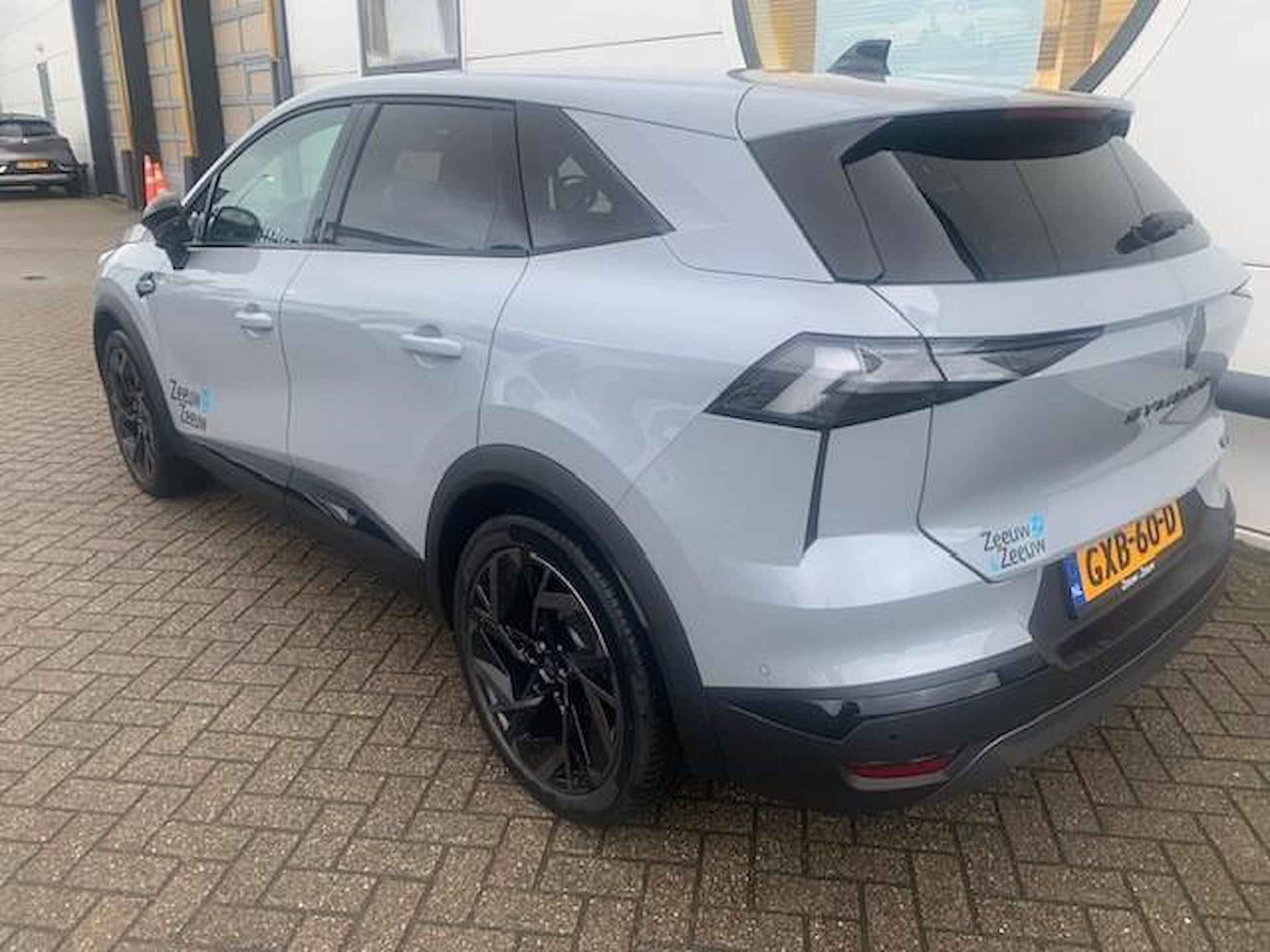 Renault Symbioz 1.6 E-Tech hybrid 145 esprit Alpine elektr. verwarmbare voorruit //  elektr. verwarmbare stoelen voor en stuur // Gris Rafale // beschikbaar vanaf eind Maart - 8/16