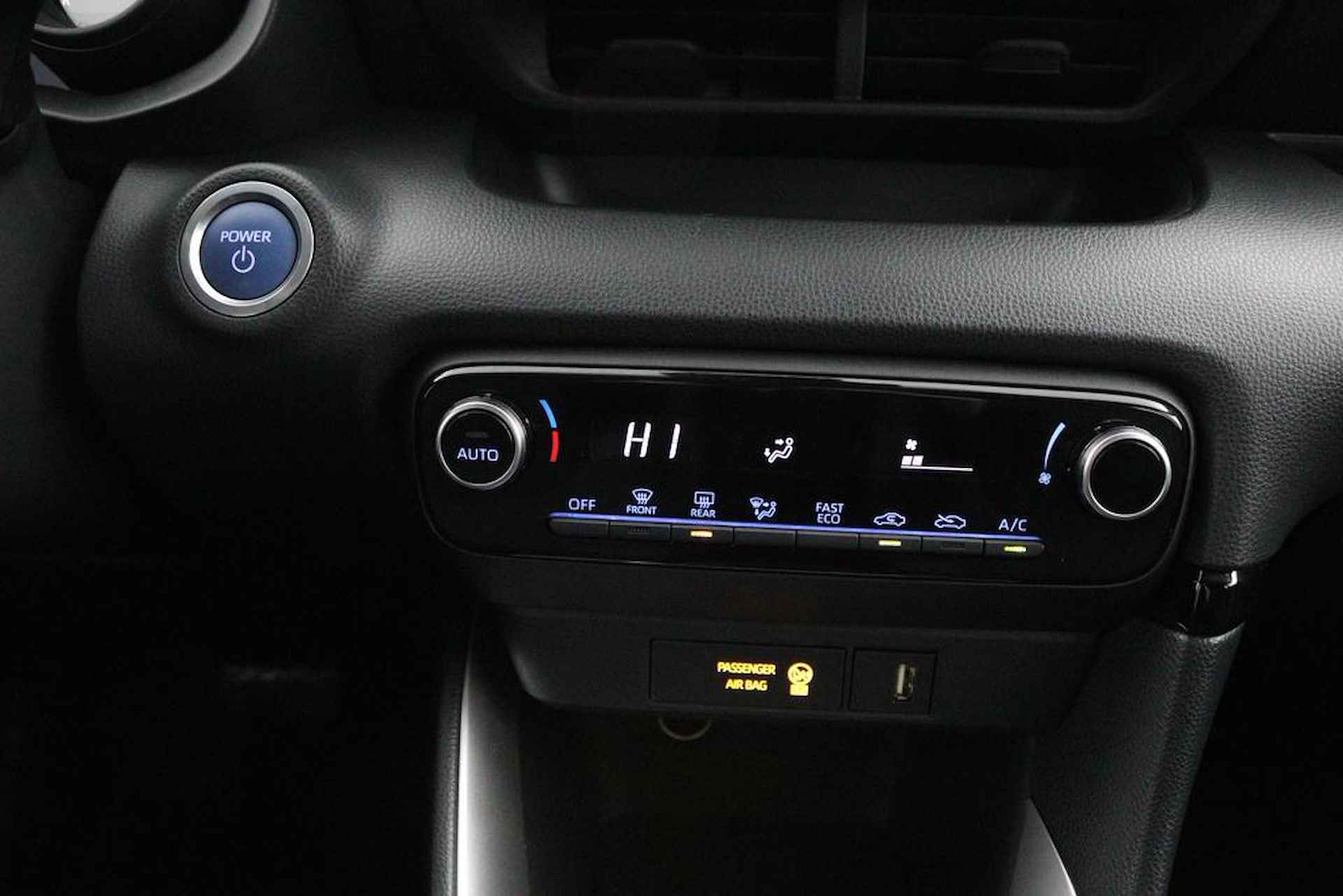 Toyota Yaris 1.5 Hybrid First Edition | Navigatie | Keyless | Parkeercamera | Apple carplay Android auto | - 7/44