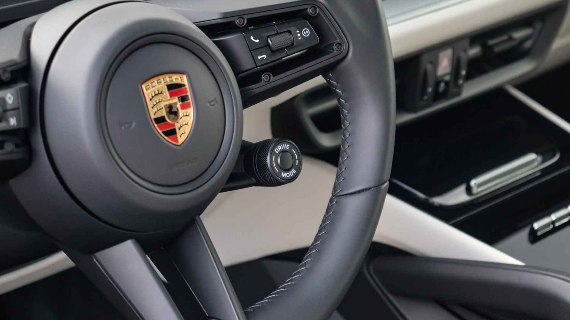 Porsche Cayenne 3.0 E-Hybrid Facelift | SportDesign | Panoramadak | Stoelventilatie | Head-up | Soft-Close | Trekhaak | Achterasbesturing - 6/38