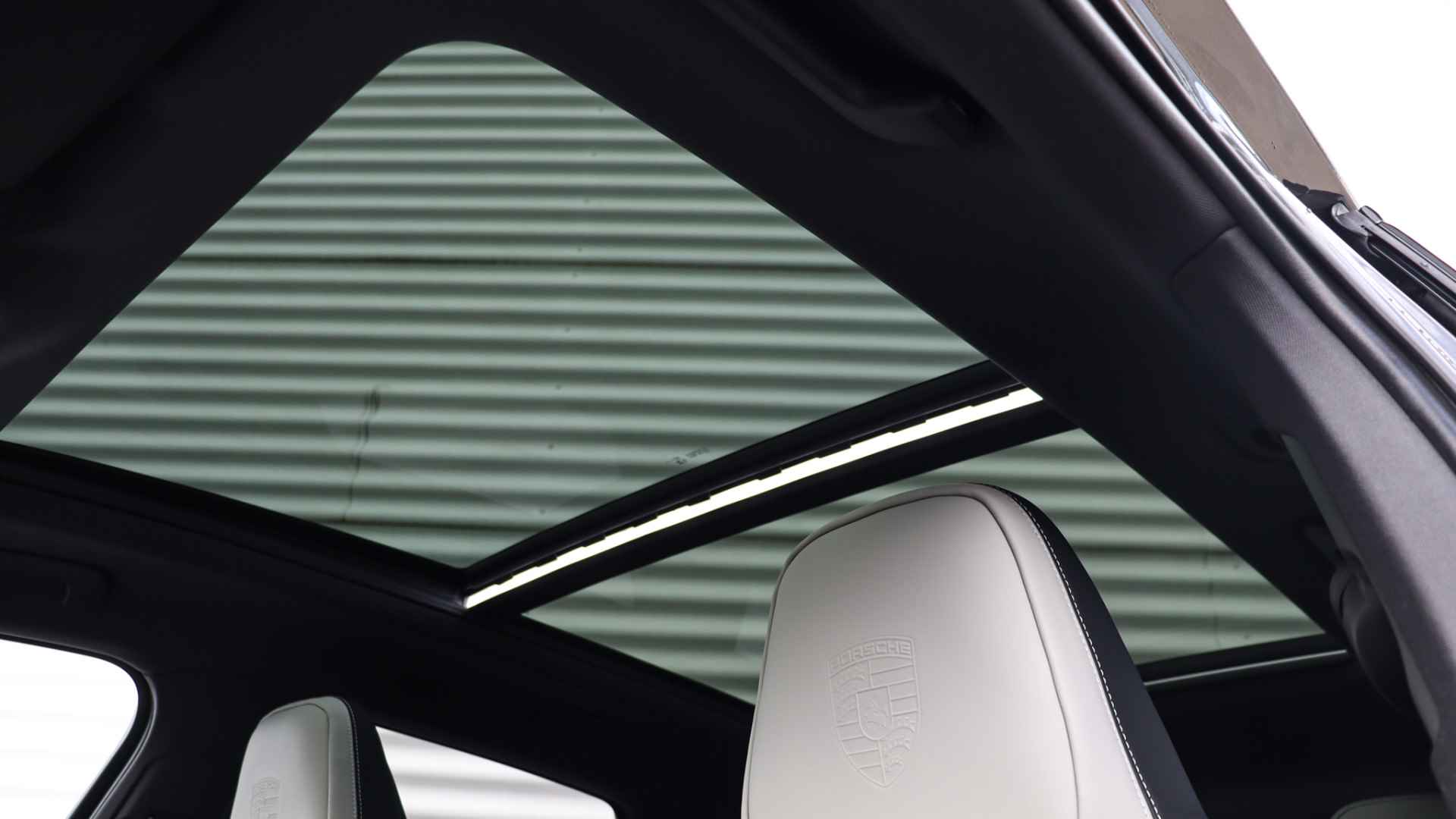 Porsche Cayenne 3.0 E-Hybrid Facelift | SportDesign | Panoramadak | Stoelventilatie | Head-up | Soft-Close | Trekhaak | Achterasbesturing - 7/38