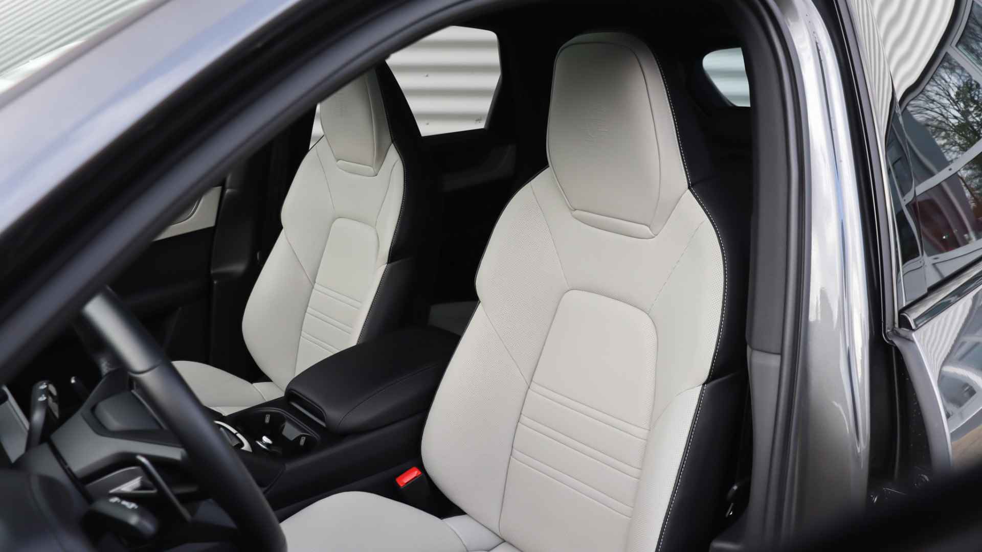 Porsche Cayenne 3.0 E-Hybrid Facelift | SportDesign | Panoramadak | Stoelventilatie | Head-up | Soft-Close | Trekhaak | Achterasbesturing - 8/38