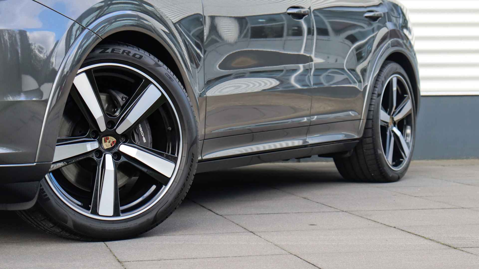 Porsche Cayenne 3.0 E-Hybrid Facelift | SportDesign | Panoramadak | Stoelventilatie | Head-up | Soft-Close | Trekhaak | Achterasbesturing - 16/38
