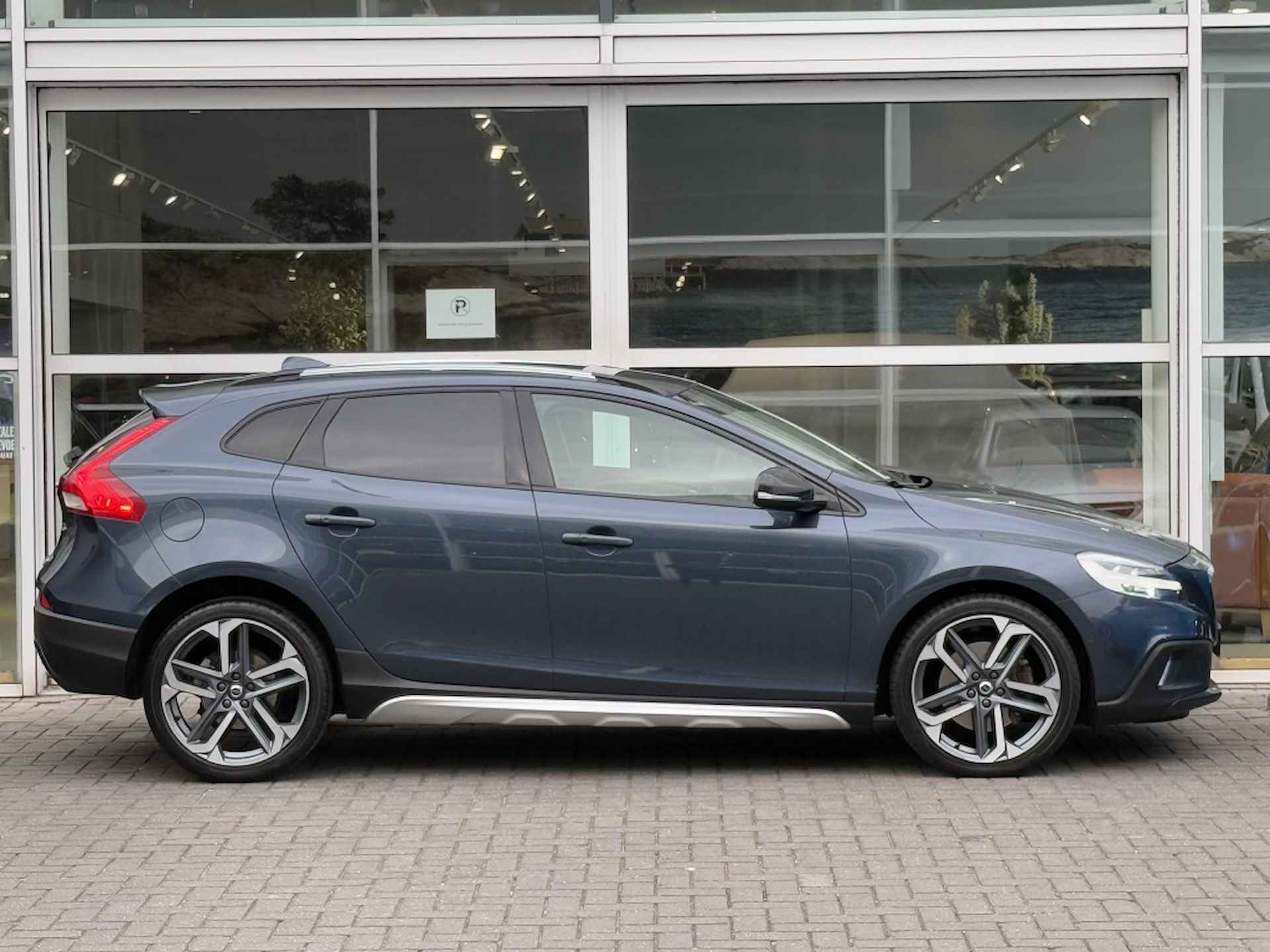 Volvo V40 Cross Country T3 153PK AUT Polar+ Luxury| Panodak| Leder| Camera| DAB+| Keyles - 4/46