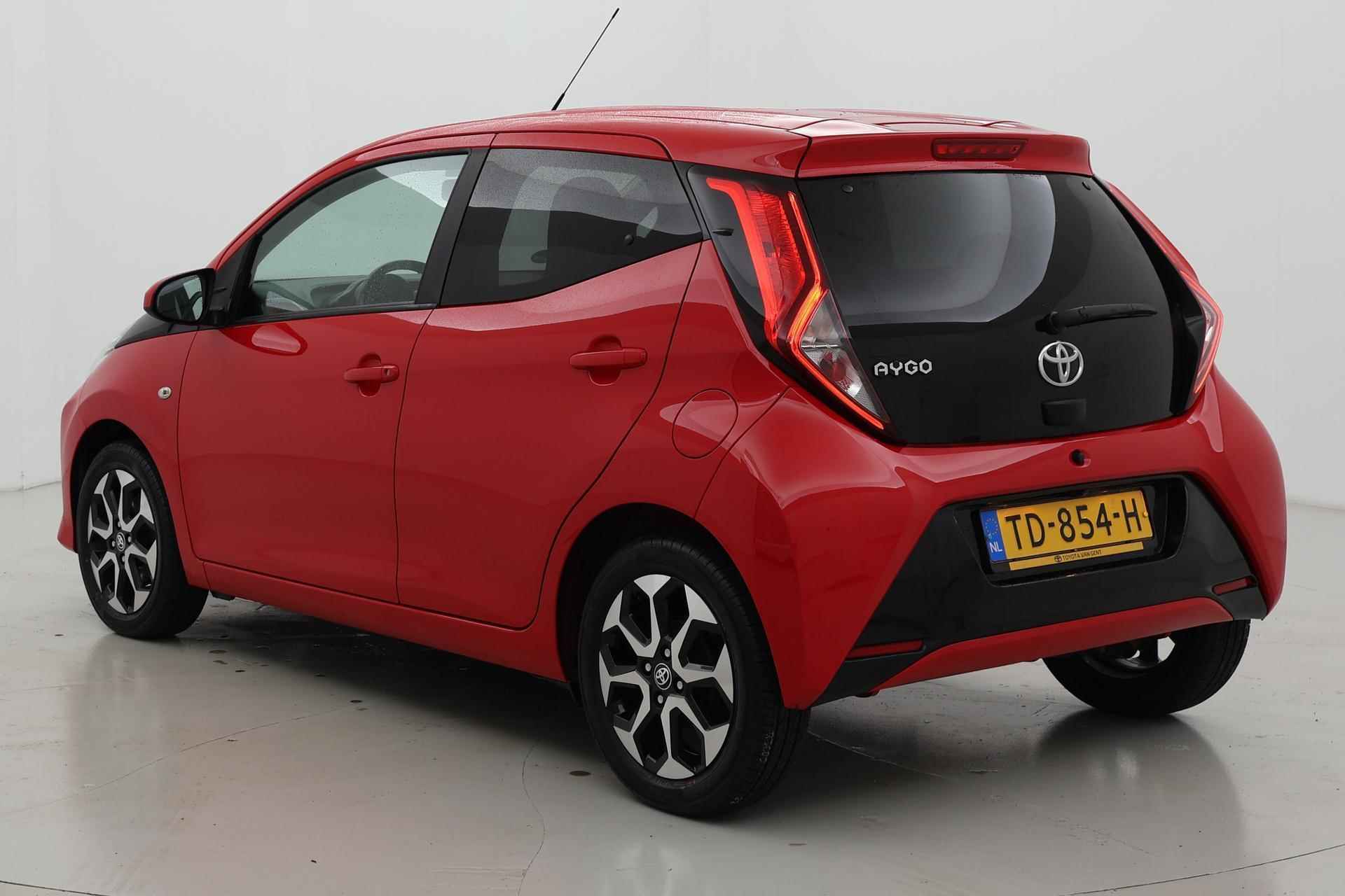 Toyota Aygo 1.0 VVT-i x-first | Apple Carplay / Android Auto - 4/35