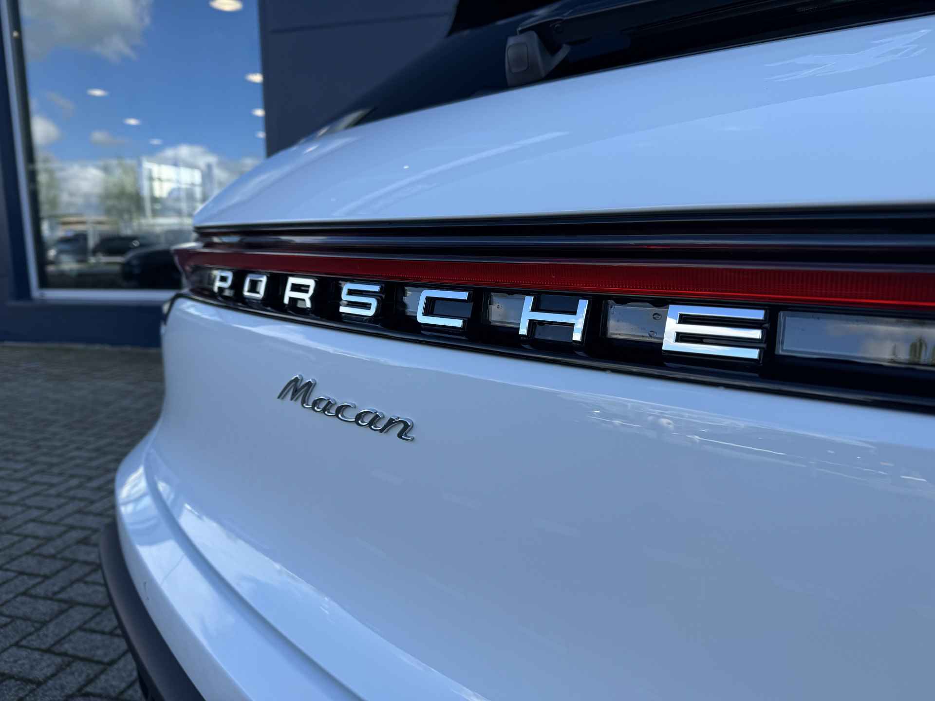 Porsche Macan 2.0 T | Schuif/kantel dak | Camera | PDC V/A | Stoelverwarming V/A | Leder | Elektr. stoelen + Memory - 13/52