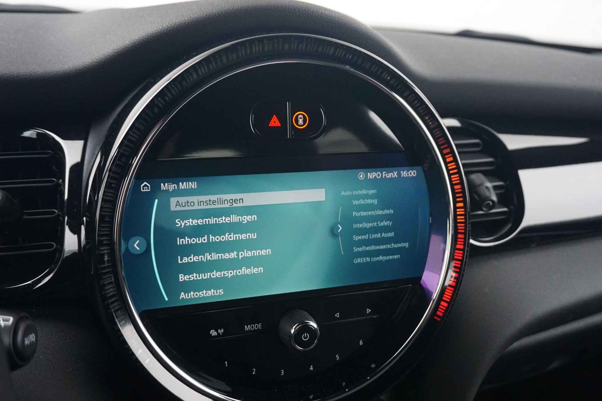 Mini Electric Classic 33 kWh / Parkeersensoren / Apple Carplay / Climate Control - 29/32