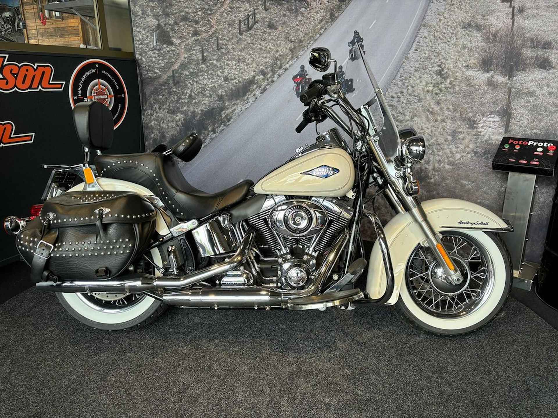 Harley-Davidson FLHC HERITAGE CLASSIC - 2/8