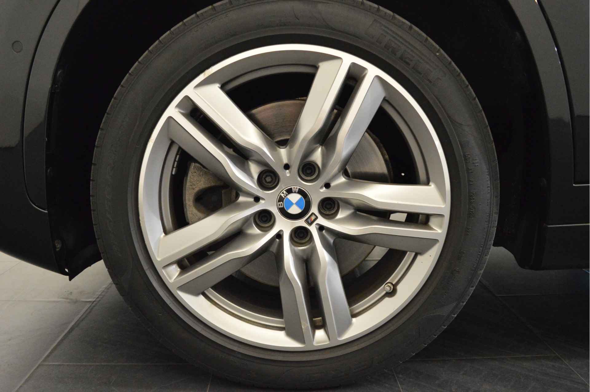 BMW X1 xDrive20i High Executive M Sport Automaat / Panoramadak / Trekhaak / LED / Head-Up / Adaptief onderstel / LED / Sportstoelen / Navigatie Plus / Achteruitrijcamera - 5/25
