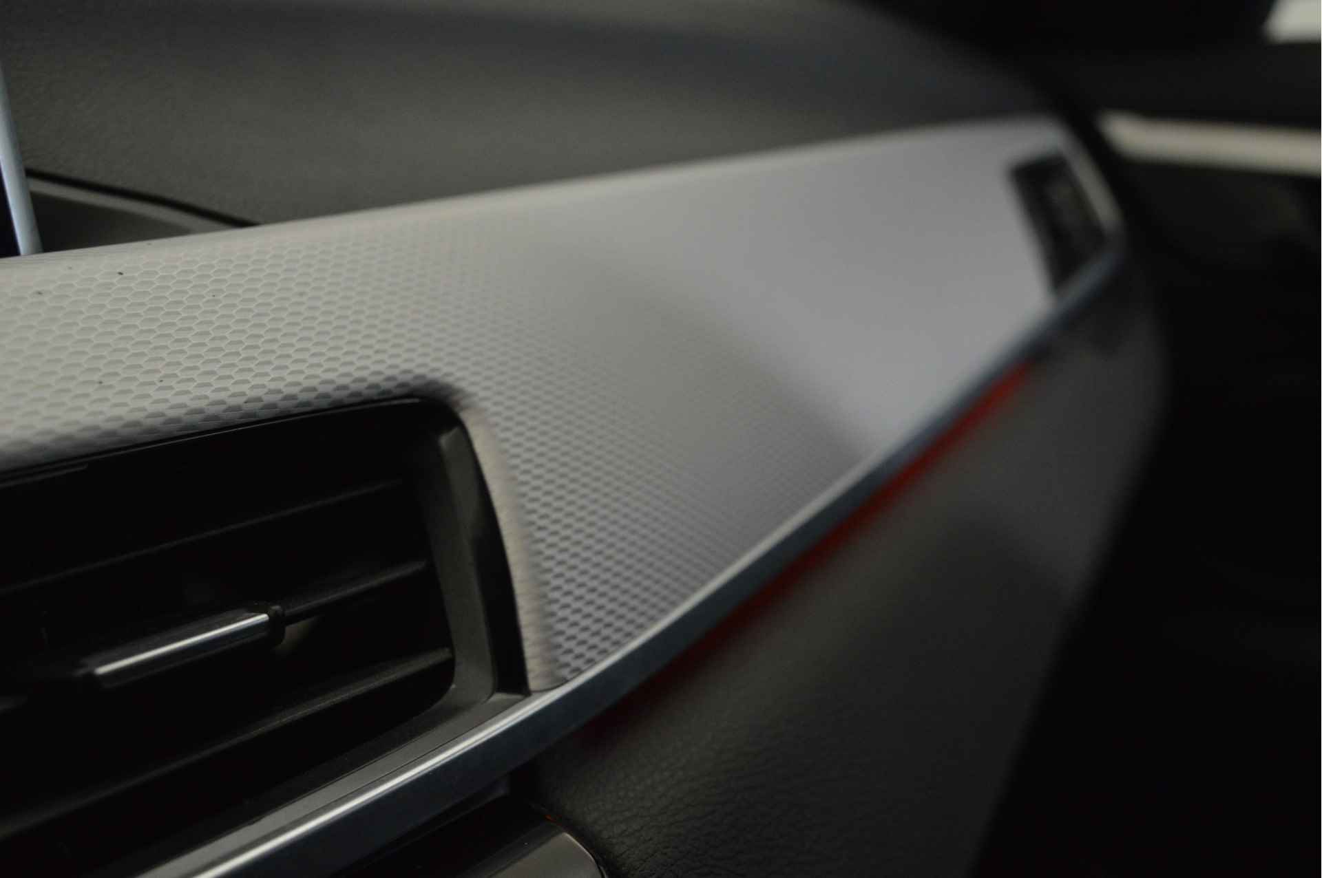 BMW X1 xDrive20i High Executive M Sport Automaat / Panoramadak / Trekhaak / LED / Head-Up / Adaptief onderstel / LED / Sportstoelen / Navigatie Plus / Achteruitrijcamera - 14/25