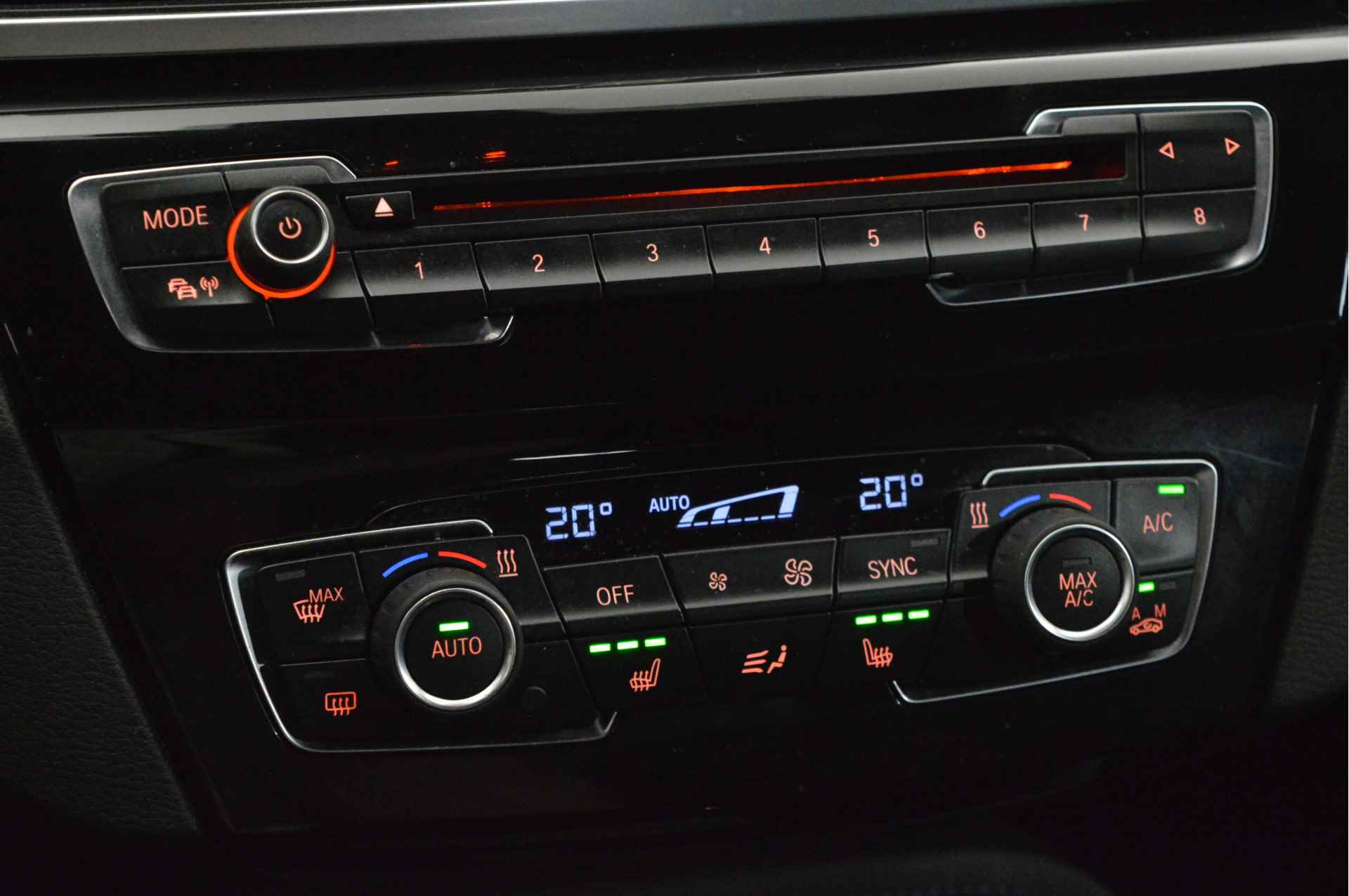 BMW X1 xDrive20i High Executive M Sport Automaat / Panoramadak / Trekhaak / LED / Head-Up / Adaptief onderstel / LED / Sportstoelen / Navigatie Plus / Achteruitrijcamera - 16/25