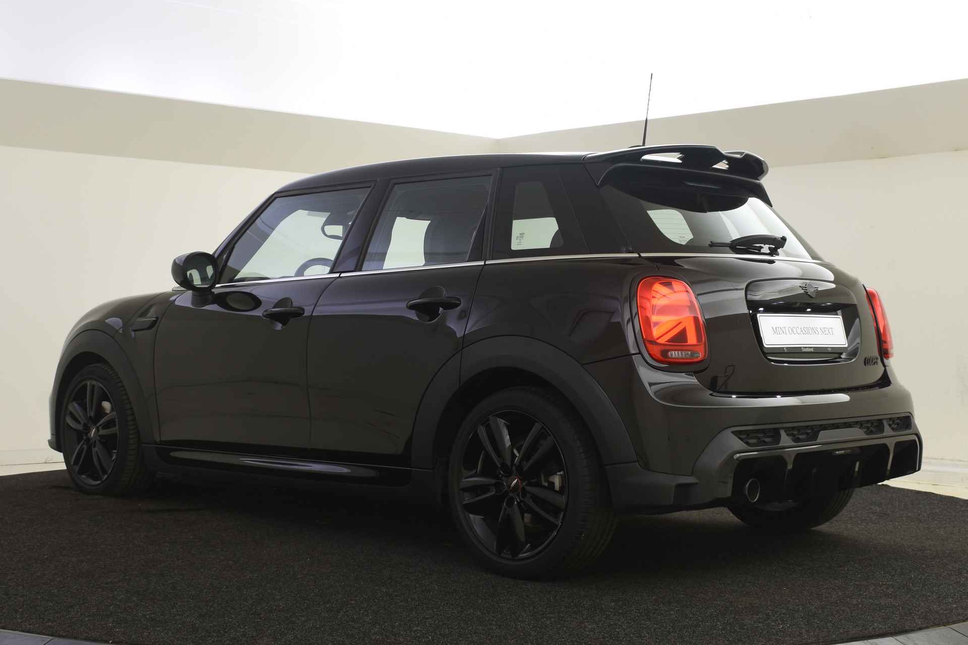 MINI Hatchback Cooper JCW Automaat / Sportstoelen / Stoelverwarming / Achteruitrijcamera / LED / Adaptief onderstel / Head-Up / Cruise Control / Verwarmd stuurwiel - 13/48