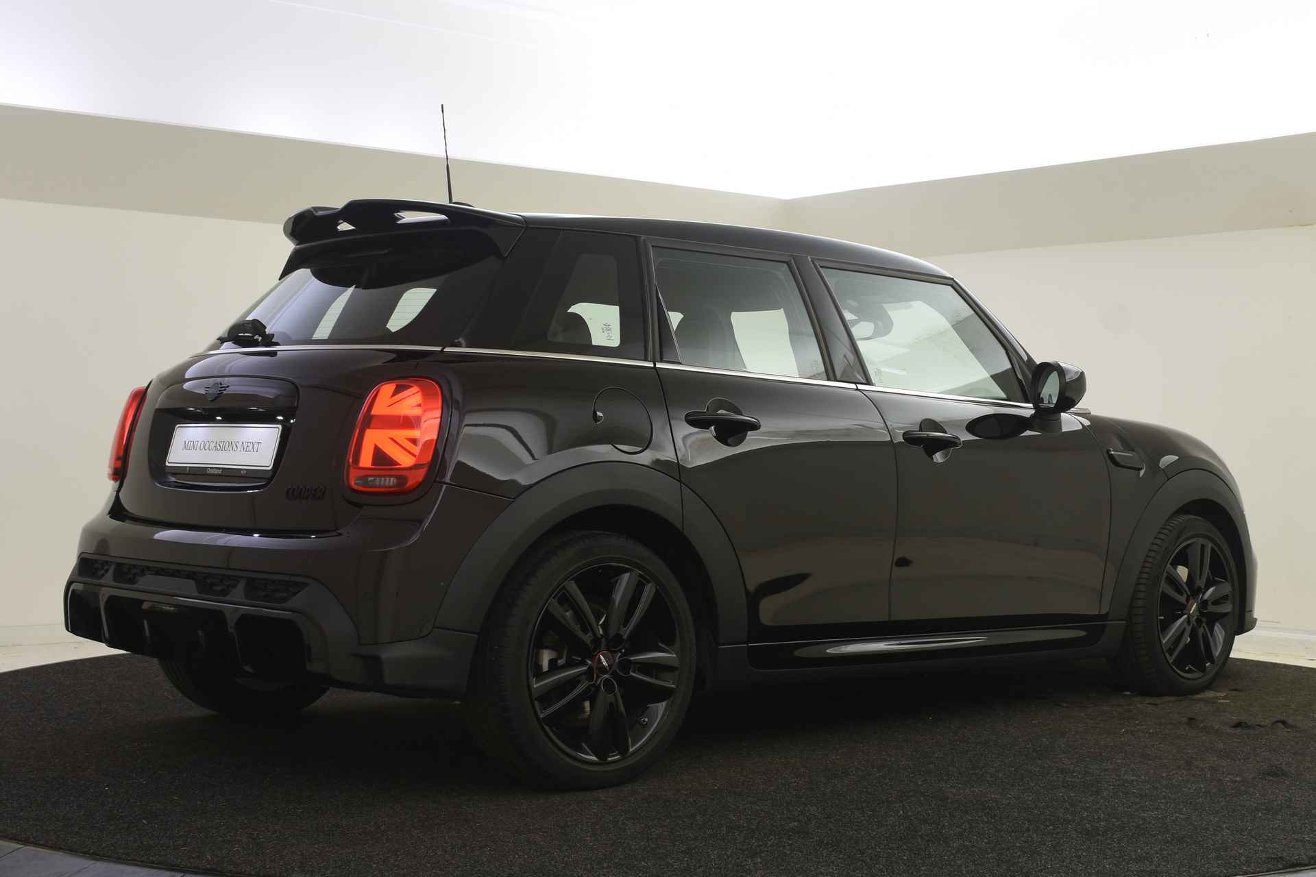 MINI Hatchback Cooper JCW Automaat / Sportstoelen / Stoelverwarming / Achteruitrijcamera / LED / Adaptief onderstel / Head-Up / Cruise Control / Verwarmd stuurwiel - 14/48