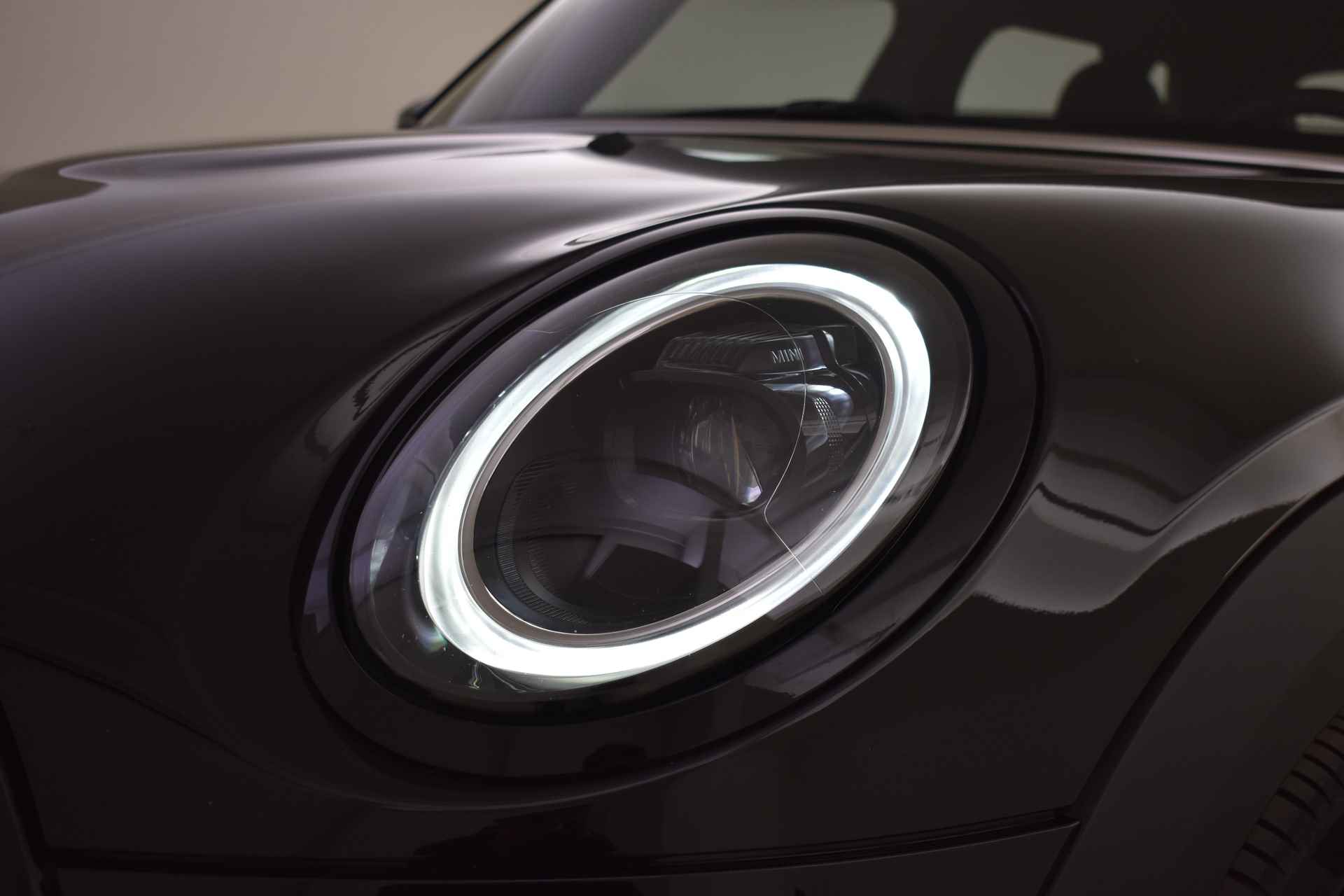 MINI Hatchback Cooper JCW Automaat / Sportstoelen / Stoelverwarming / Achteruitrijcamera / LED / Adaptief onderstel / Head-Up / Cruise Control / Verwarmd stuurwiel - 46/48