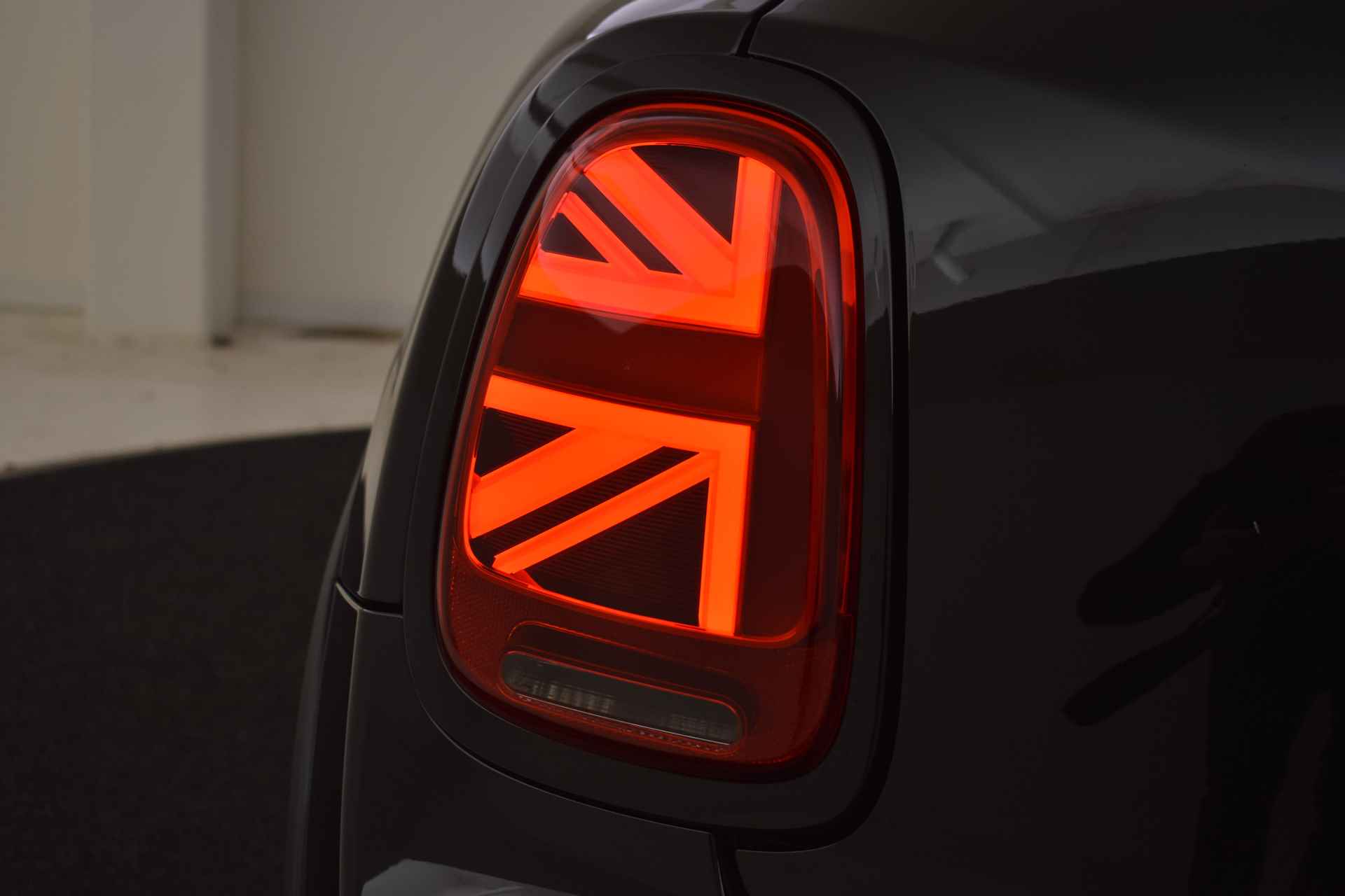 MINI Hatchback Cooper JCW Automaat / Sportstoelen / Stoelverwarming / Achteruitrijcamera / LED / Adaptief onderstel / Head-Up / Cruise Control / Verwarmd stuurwiel - 48/48