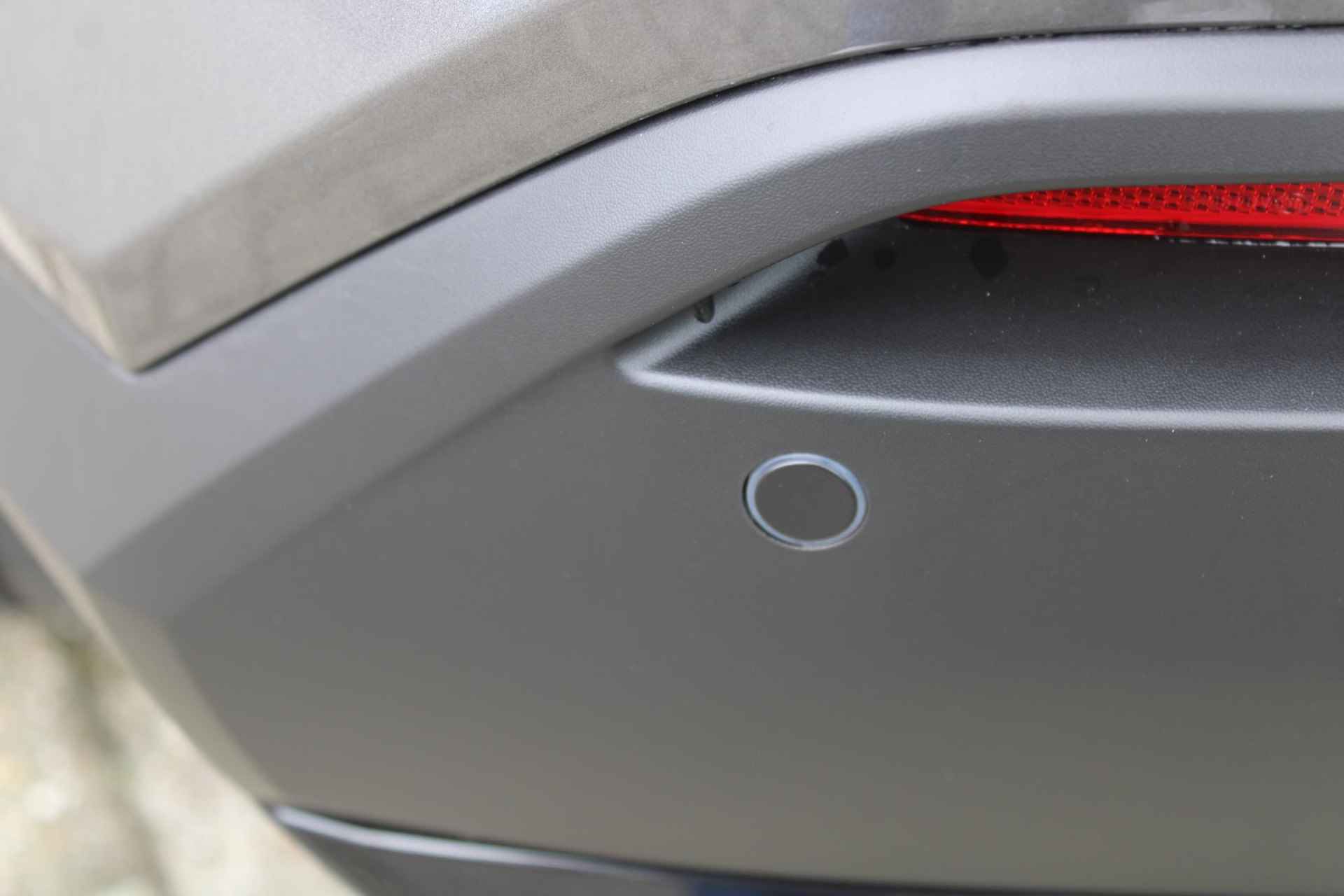 Nissan Juke 1.6 Hybrid N-Design 143PK AUTOMAAT | Navigatie | Pro Pilot | Climate control | 360 camera | Parkeersensoren voor en achter | Dode hoek detectie | Bose speakers (hoofdsteunen) | Leer/alcantara interieur | Lichtmetalen velgen | - 16/56