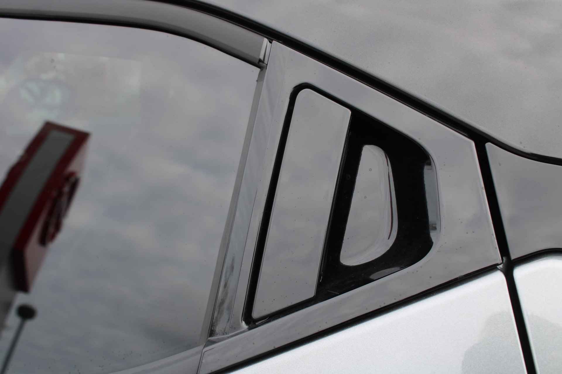 Nissan Juke 1.6 Hybrid N-Design 143PK AUTOMAAT | Navigatie | Pro Pilot | Climate control | 360 camera | Parkeersensoren voor en achter | Dode hoek detectie | Bose speakers (hoofdsteunen) | Leer/alcantara interieur | Lichtmetalen velgen | - 18/56