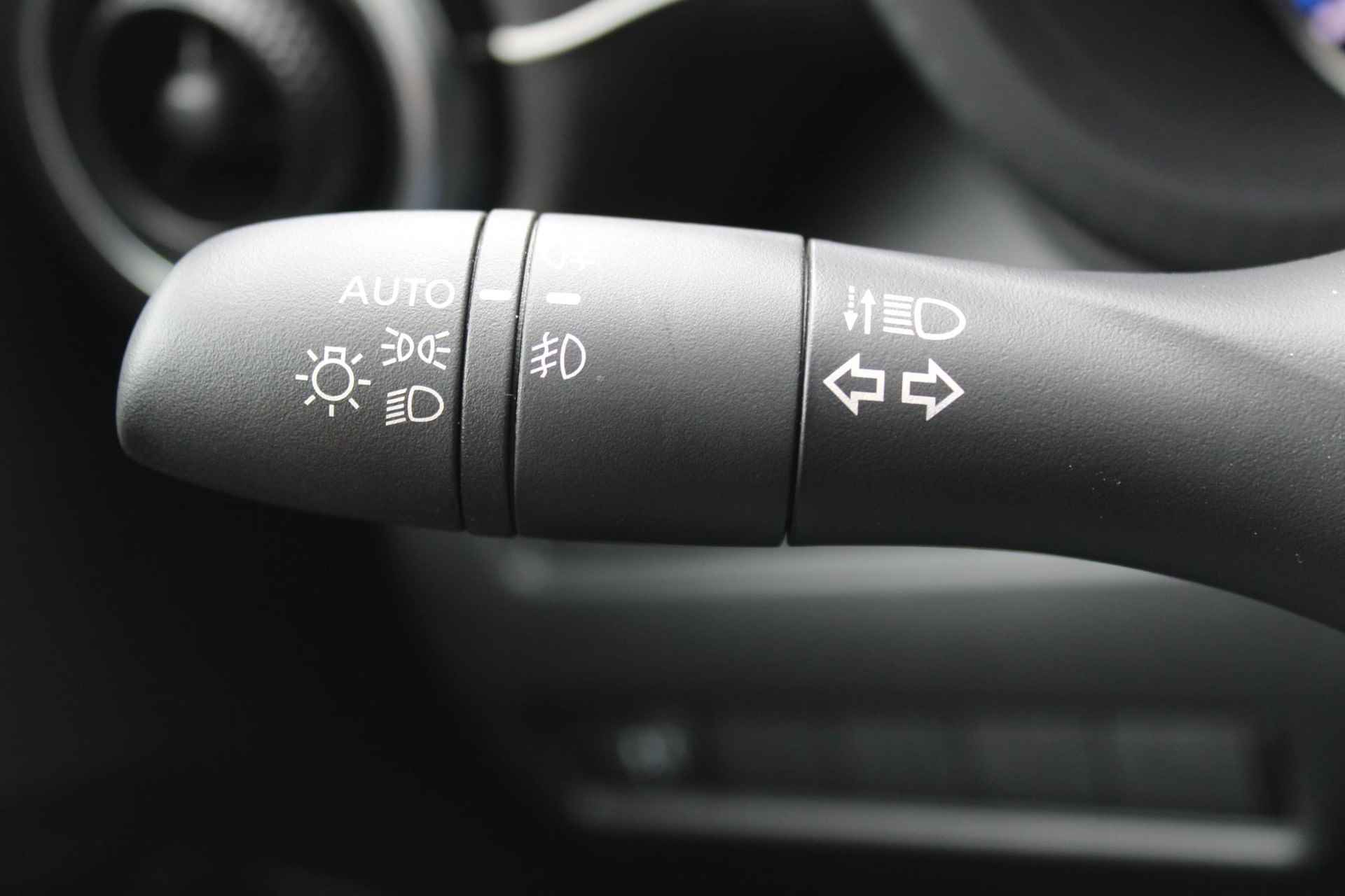 Nissan Juke 1.6 Hybrid N-Design 143PK AUTOMAAT | Navigatie | Pro Pilot | Climate control | 360 camera | Parkeersensoren voor en achter | Dode hoek detectie | Bose speakers (hoofdsteunen) | Leer/alcantara interieur | Lichtmetalen velgen | - 52/56