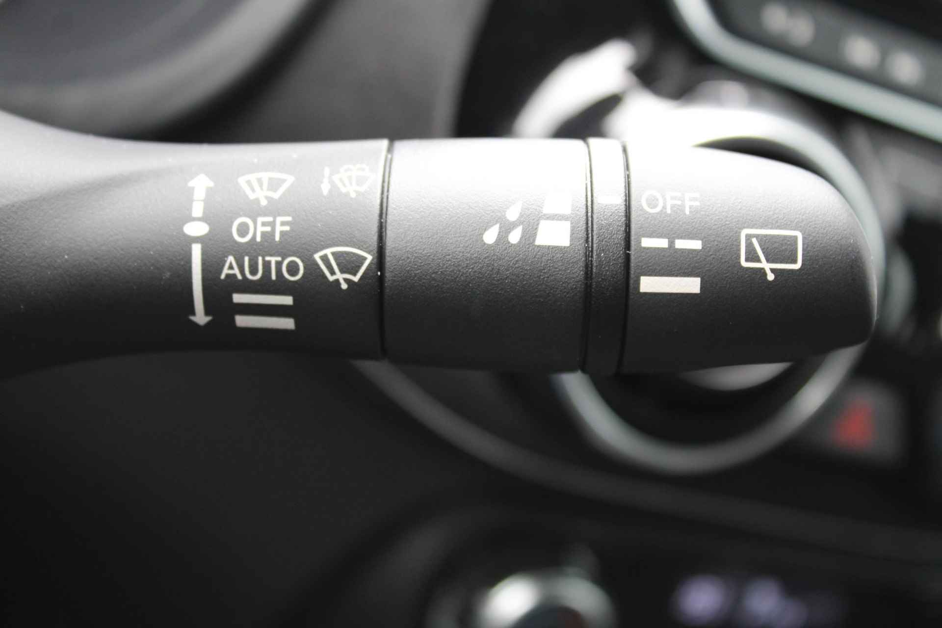 Nissan Juke 1.6 Hybrid N-Design 143PK AUTOMAAT | Navigatie | Pro Pilot | Climate control | 360 camera | Parkeersensoren voor en achter | Dode hoek detectie | Bose speakers (hoofdsteunen) | Leer/alcantara interieur | Lichtmetalen velgen | - 53/56
