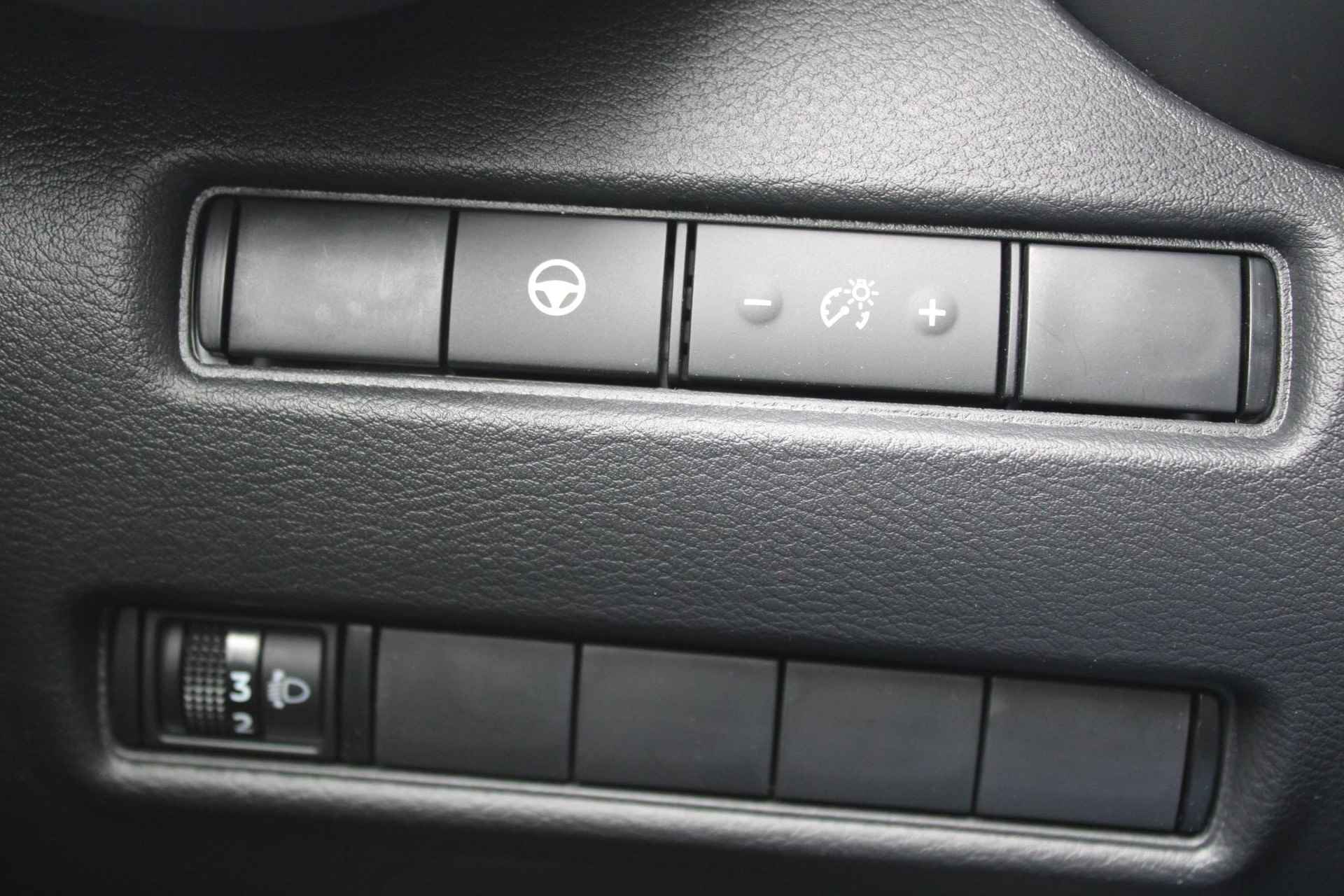 Nissan Juke 1.6 Hybrid N-Design 143PK AUTOMAAT | Navigatie | Pro Pilot | Climate control | 360 camera | Parkeersensoren voor en achter | Dode hoek detectie | Bose speakers (hoofdsteunen) | Leer/alcantara interieur | Lichtmetalen velgen | - 55/56
