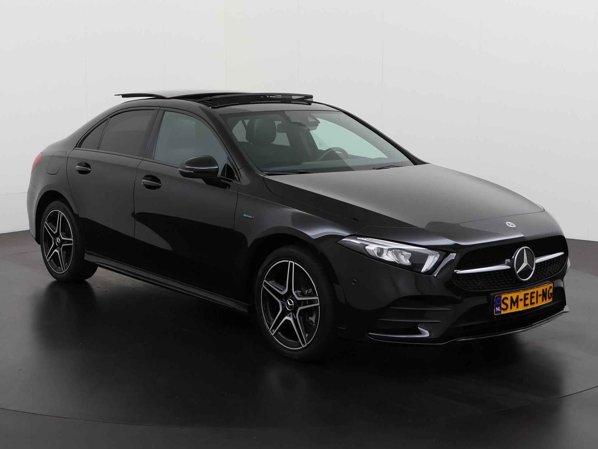 Mercedes-Benz A-klasse 250e Premium AMG Night | Panoramadak | Camera | Widescreen | Zondag Open! - 30/42