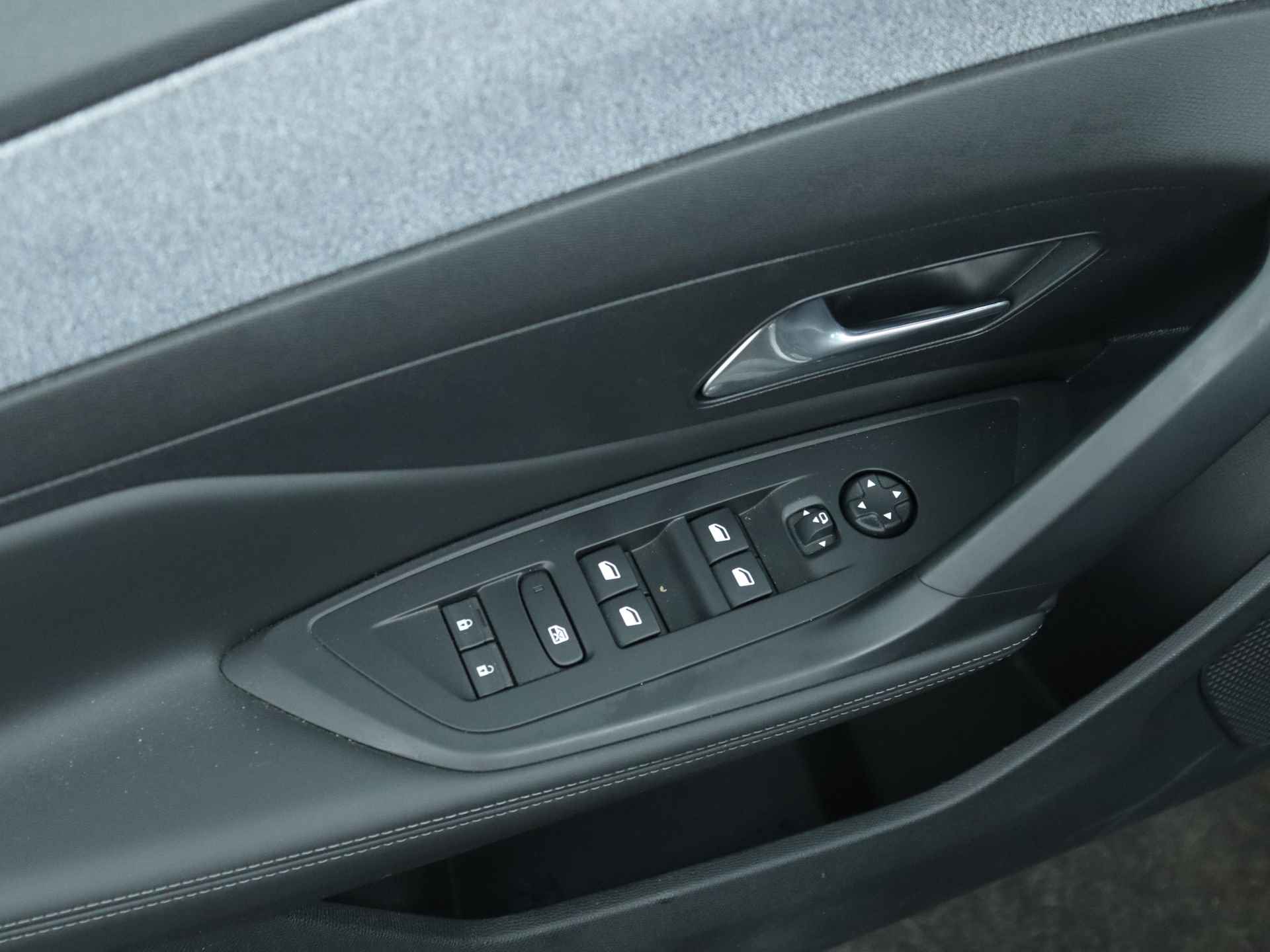 Peugeot 308 1.2 PureTech Allure Pack Business | Navigatie | I-Toggle | 17 Inch LM velgen | - 27/37