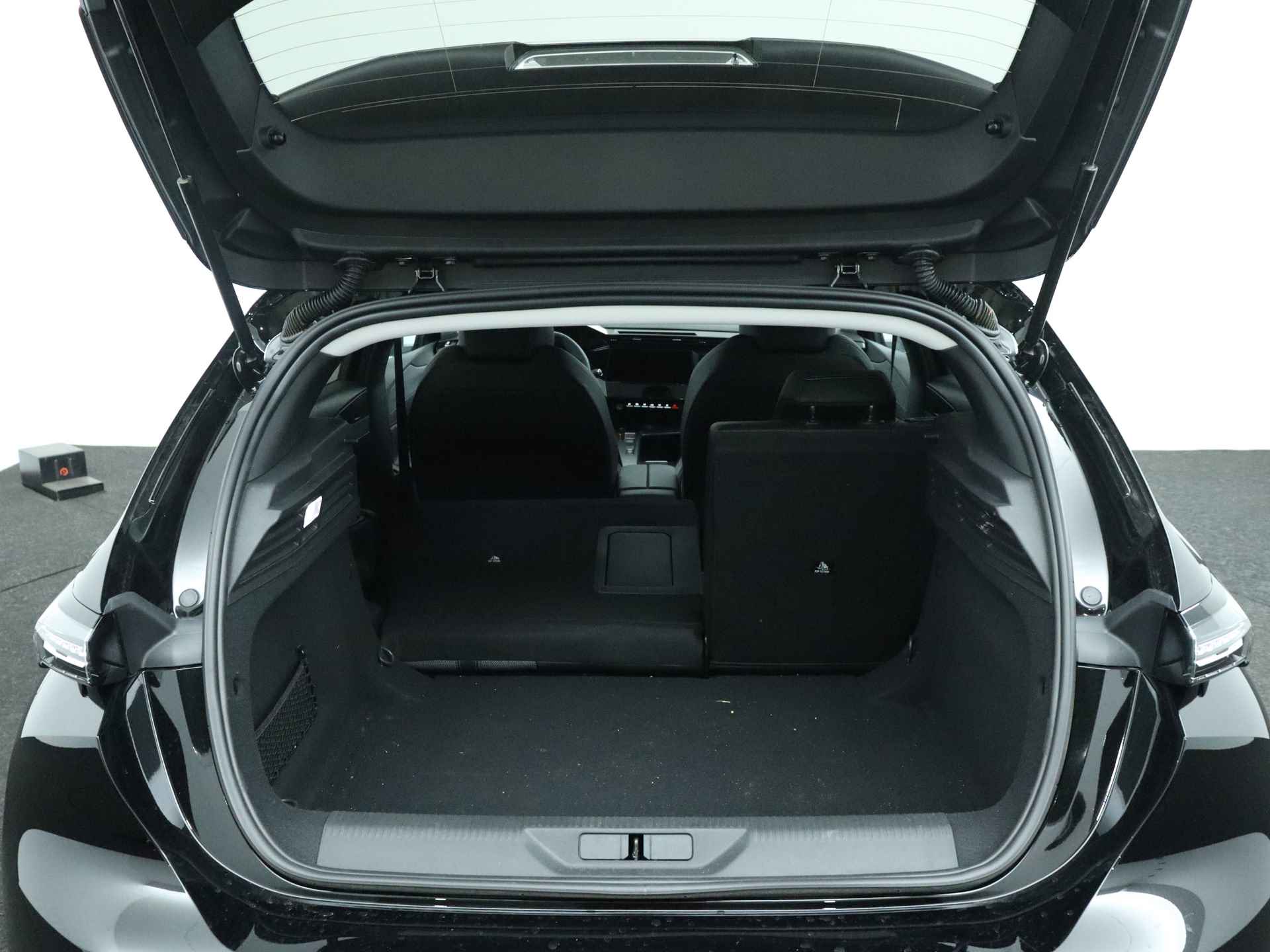 Peugeot 308 1.2 PureTech Allure Pack Business | Navigatie | I-Toggle | 17 Inch LM velgen | - 30/37