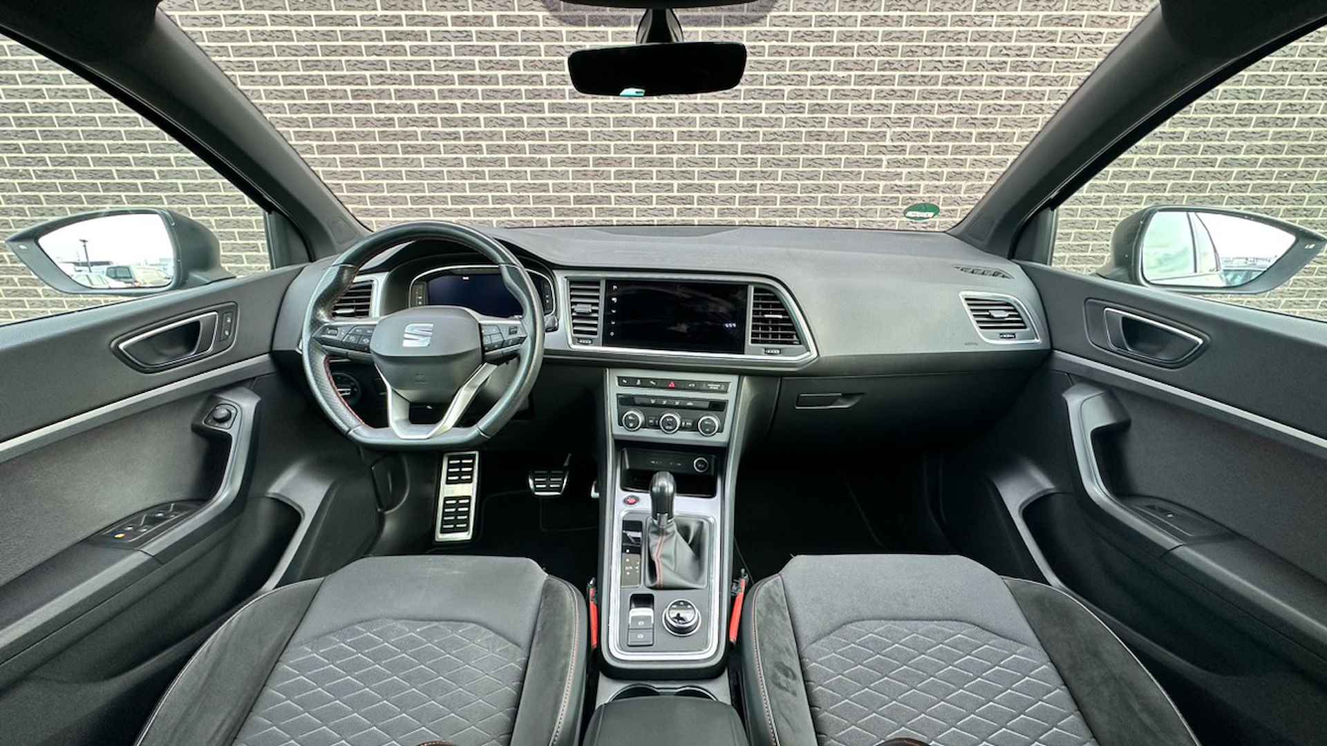 SEAT Ateca 2.0 TDI FR Business Intense | Navigatie | DAB+ | Apple carplay/Android Auto | 360 Camera | Keyless - 2/36