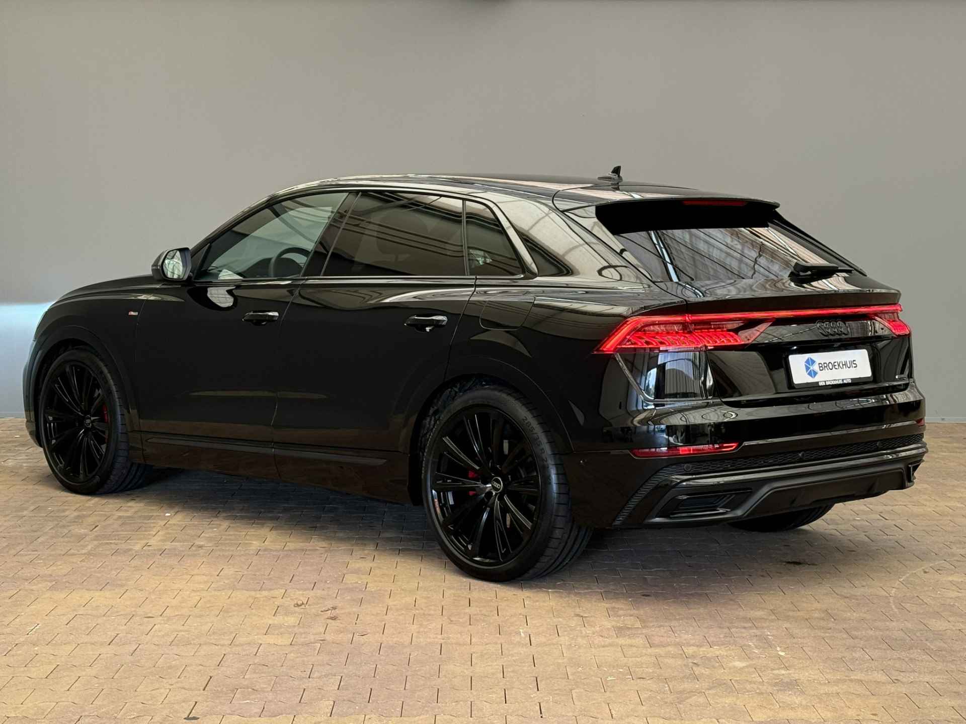 Audi Q8 60 TFSI E QUATTRO S LINE | 490PK | 23'' Lichtmetaal | Memory Seats | Luchtvering | Head-Up | B&O | Carbon | Trekhaak  (3500KG) wegklapbaar | Camera | Elek.Klep | Leder/Alcantara | Adaptieve Cruise Stuurverwarming | 3.119KM! | 2023! | - 3/69