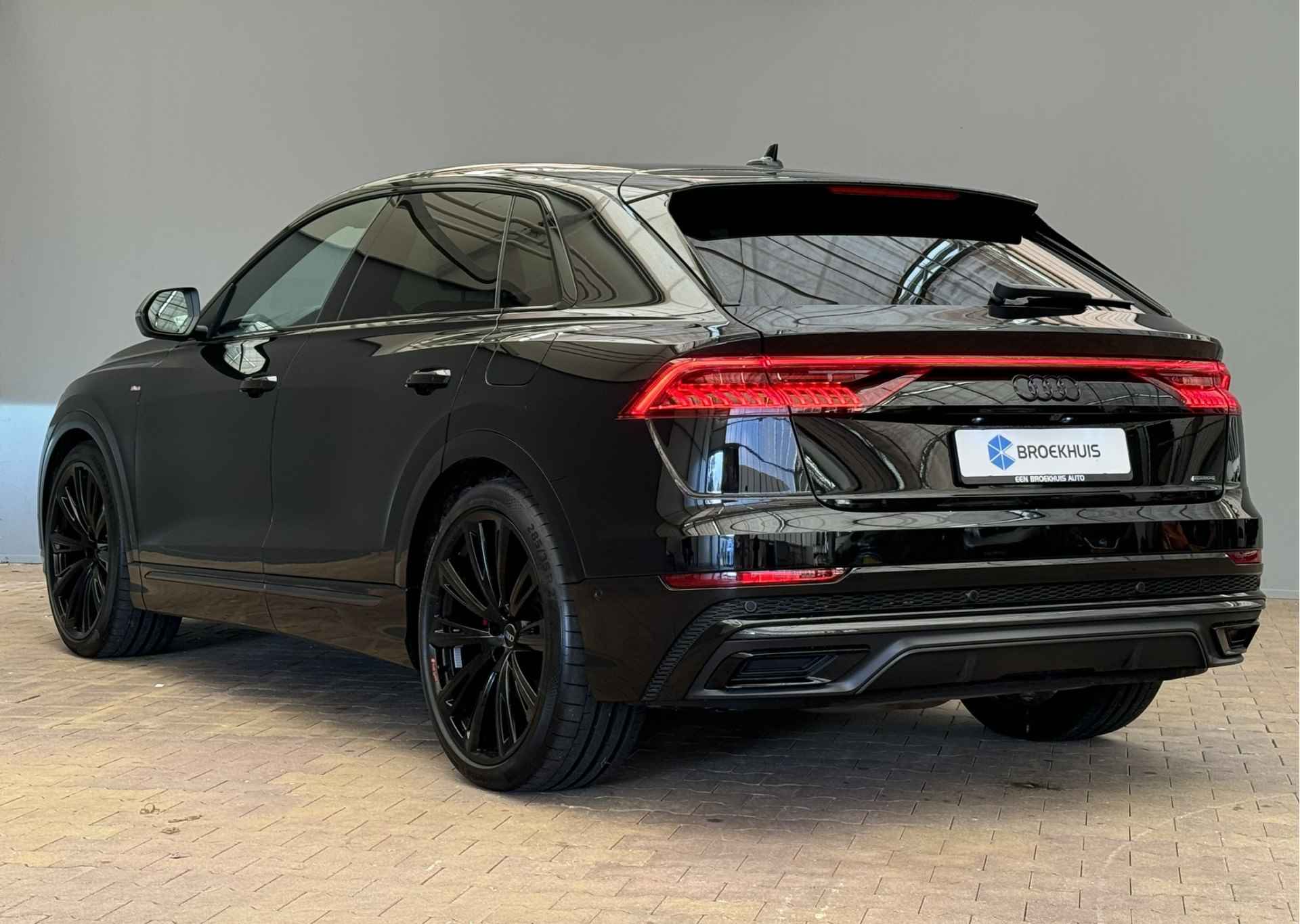 Audi Q8 60 TFSI E QUATTRO S LINE | 490PK | 23'' Lichtmetaal | Memory Seats | Luchtvering | Head-Up | B&O | Carbon | Trekhaak  (3500KG) wegklapbaar | Camera | Elek.Klep | Leder/Alcantara | Adaptieve Cruise Stuurverwarming | 3.119KM! | 2023! | - 11/69