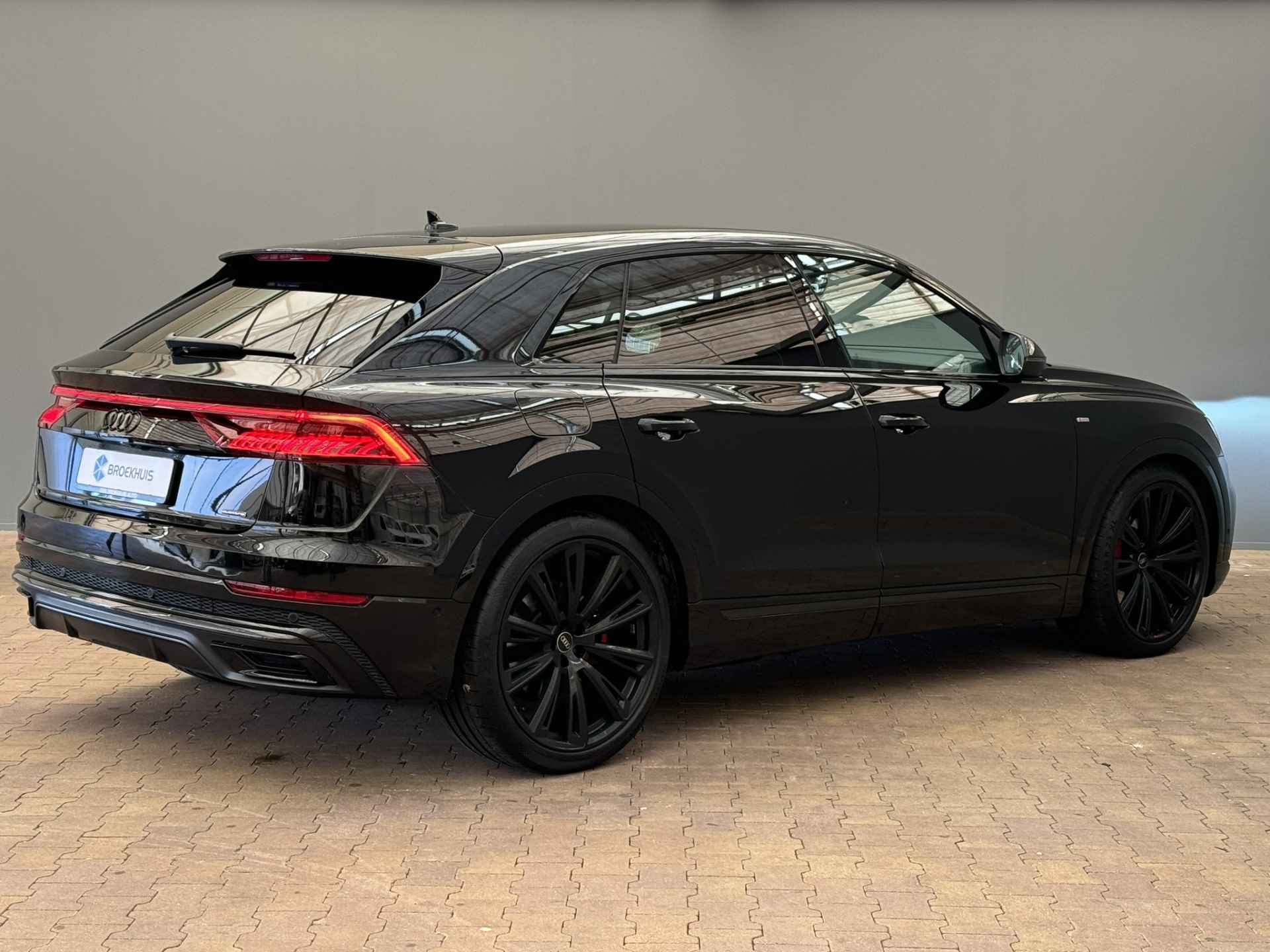 Audi Q8 60 TFSI E QUATTRO S LINE | 490PK | 23'' Lichtmetaal | Memory Seats | Luchtvering | Head-Up | B&O | Carbon | Trekhaak  (3500KG) wegklapbaar | Camera | Elek.Klep | Leder/Alcantara | Adaptieve Cruise Stuurverwarming | 3.119KM! | 2023! | - 13/69