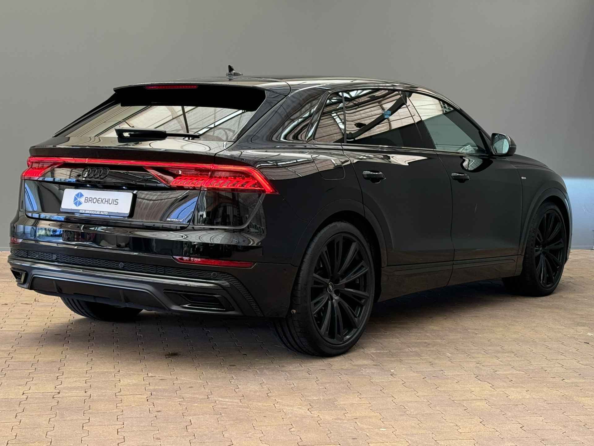 Audi Q8 60 TFSI E QUATTRO S LINE | 490PK | 23'' Lichtmetaal | Memory Seats | Luchtvering | Head-Up | B&O | Carbon | Trekhaak  (3500KG) wegklapbaar | Camera | Elek.Klep | Leder/Alcantara | Adaptieve Cruise Stuurverwarming | 3.119KM! | 2023! | - 14/69