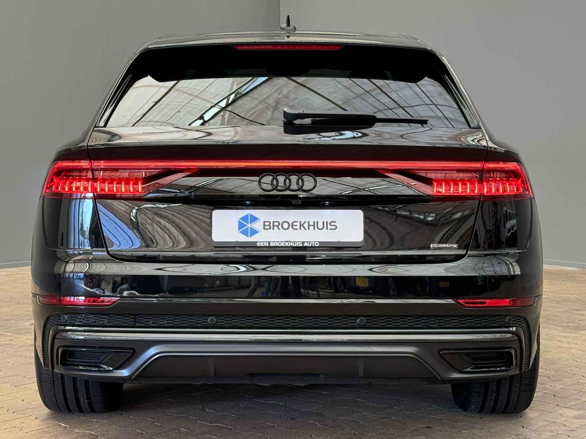 Audi Q8 60 TFSI E QUATTRO S LINE | 490PK | 23'' Lichtmetaal | Memory Seats | Luchtvering | Head-Up | B&O | Carbon | Trekhaak  (3500KG) wegklapbaar | Camera | Elek.Klep | Leder/Alcantara | Adaptieve Cruise Stuurverwarming | 3.119KM! | 2023! | - 16/69