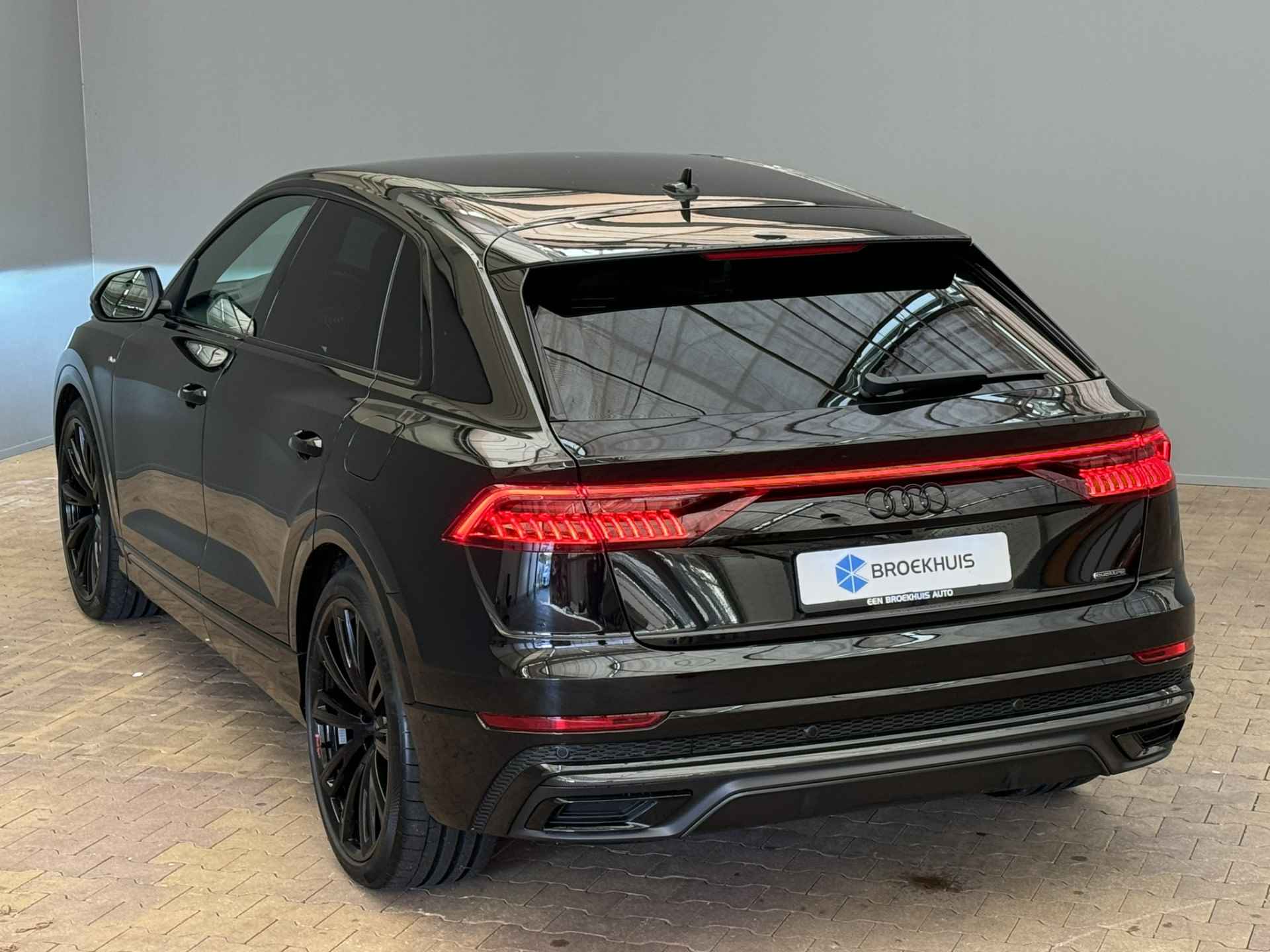 Audi Q8 60 TFSI E QUATTRO S LINE | 490PK | 23'' Lichtmetaal | Memory Seats | Luchtvering | Head-Up | B&O | Carbon | Trekhaak  (3500KG) wegklapbaar | Camera | Elek.Klep | Leder/Alcantara | Adaptieve Cruise Stuurverwarming | 3.119KM! | 2023! | - 17/69