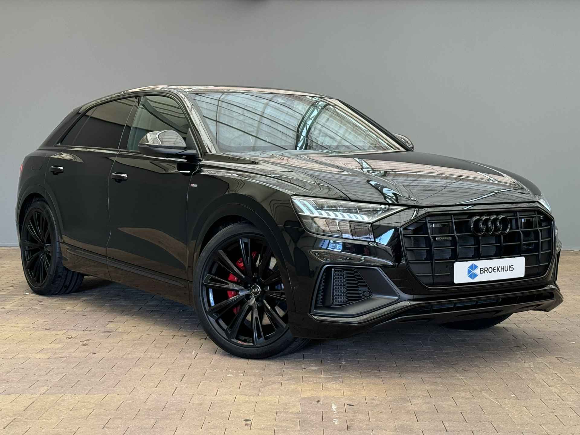 Audi Q8 60 TFSI E QUATTRO S LINE | 490PK | 23'' Lichtmetaal | Memory Seats | Luchtvering | Head-Up | B&O | Carbon | Trekhaak  (3500KG) wegklapbaar | Camera | Elek.Klep | Leder/Alcantara | Adaptieve Cruise Stuurverwarming | 3.119KM! | 2023! | - 26/69