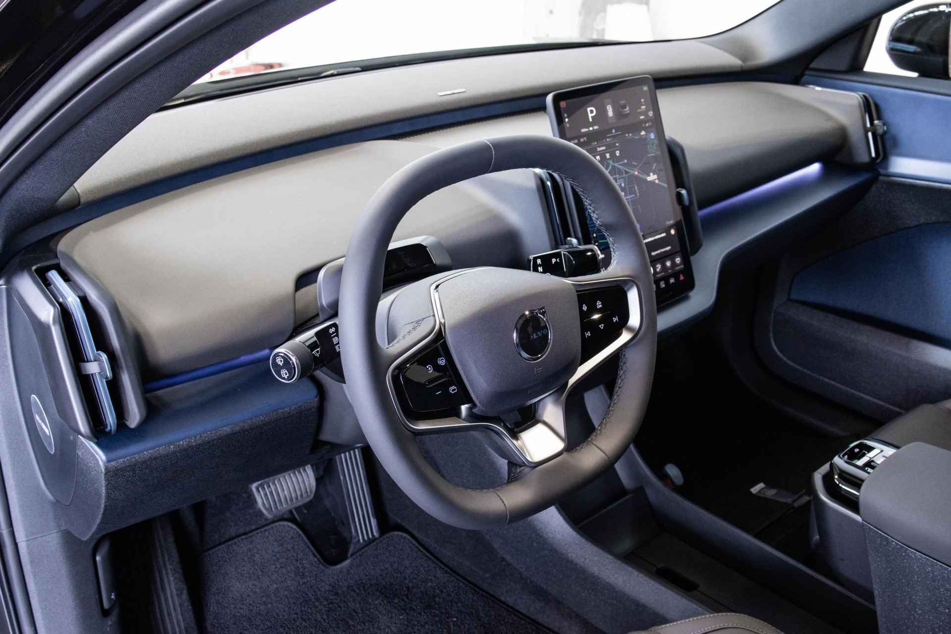 Volvo EX30 Twin Motor Performance Ultra 69 kWh | Panoramadak | 360º camera | Stoel- en stuurverwarming | Elektrisch verstelbare voorstoelen | Harman Kardon Soundbar - 3/33